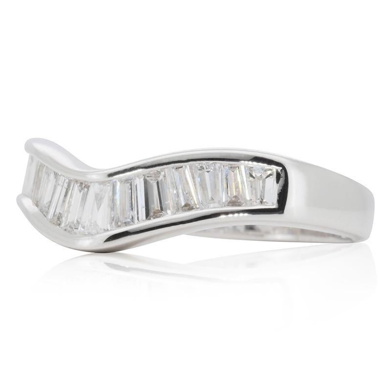 Elegant 18K White Gold Band Ring with 0.45 ct Natural Diamonds In New Condition In רמת גן, IL