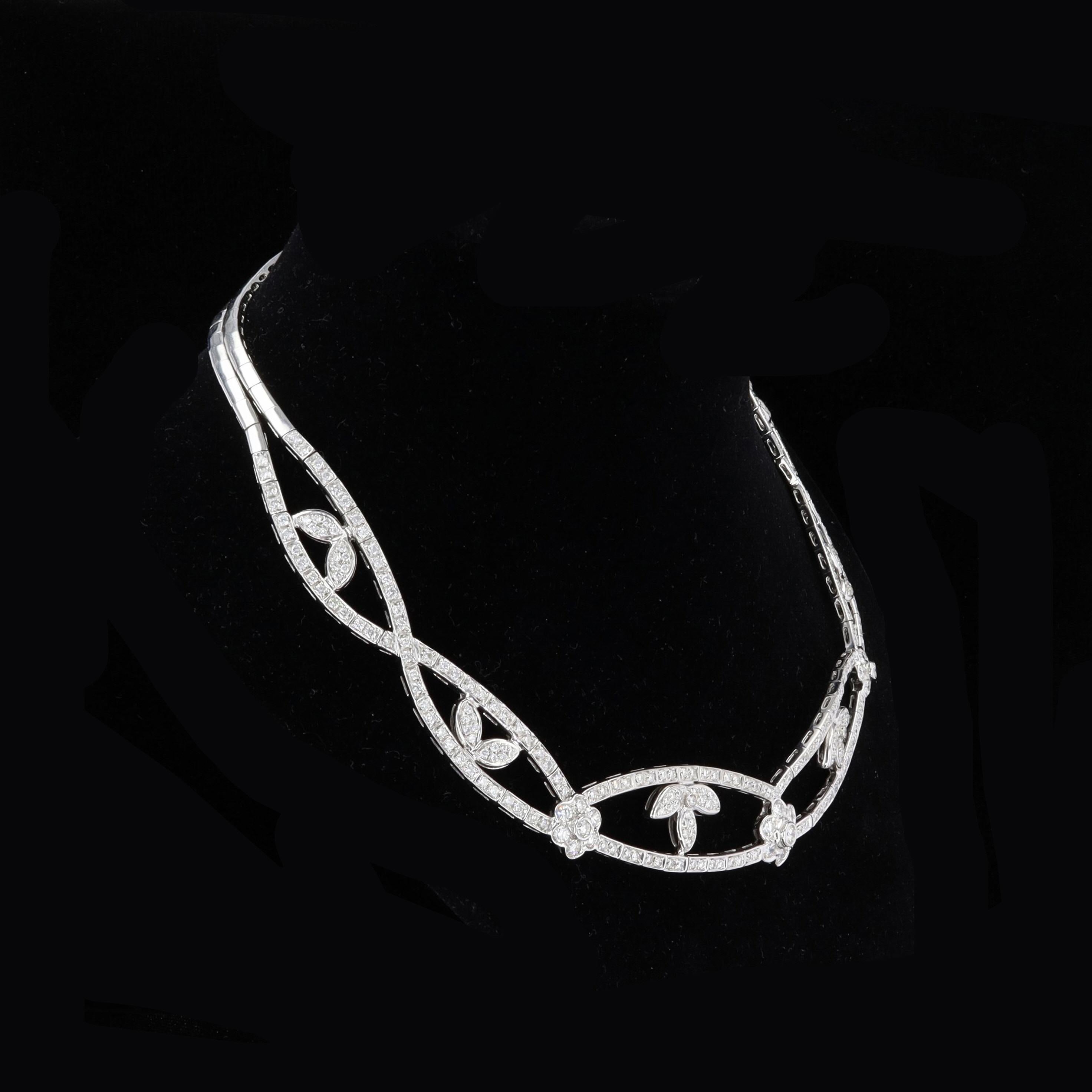 Art Deco Elegant 18K White Gold Diamond Necklace For Sale