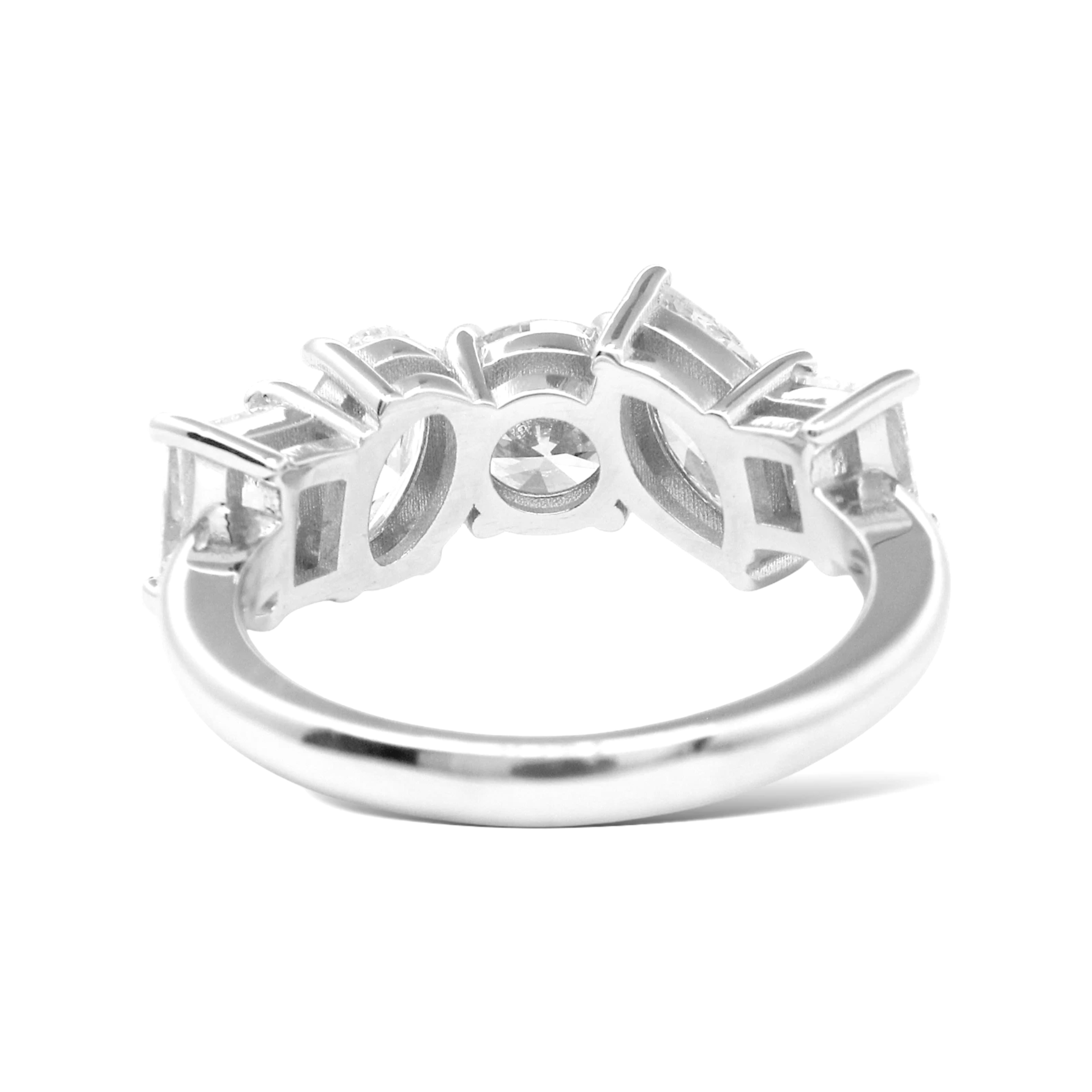 Taille poire Elegant anneau de diamant en or blanc 18K - 2,90 carats en vente