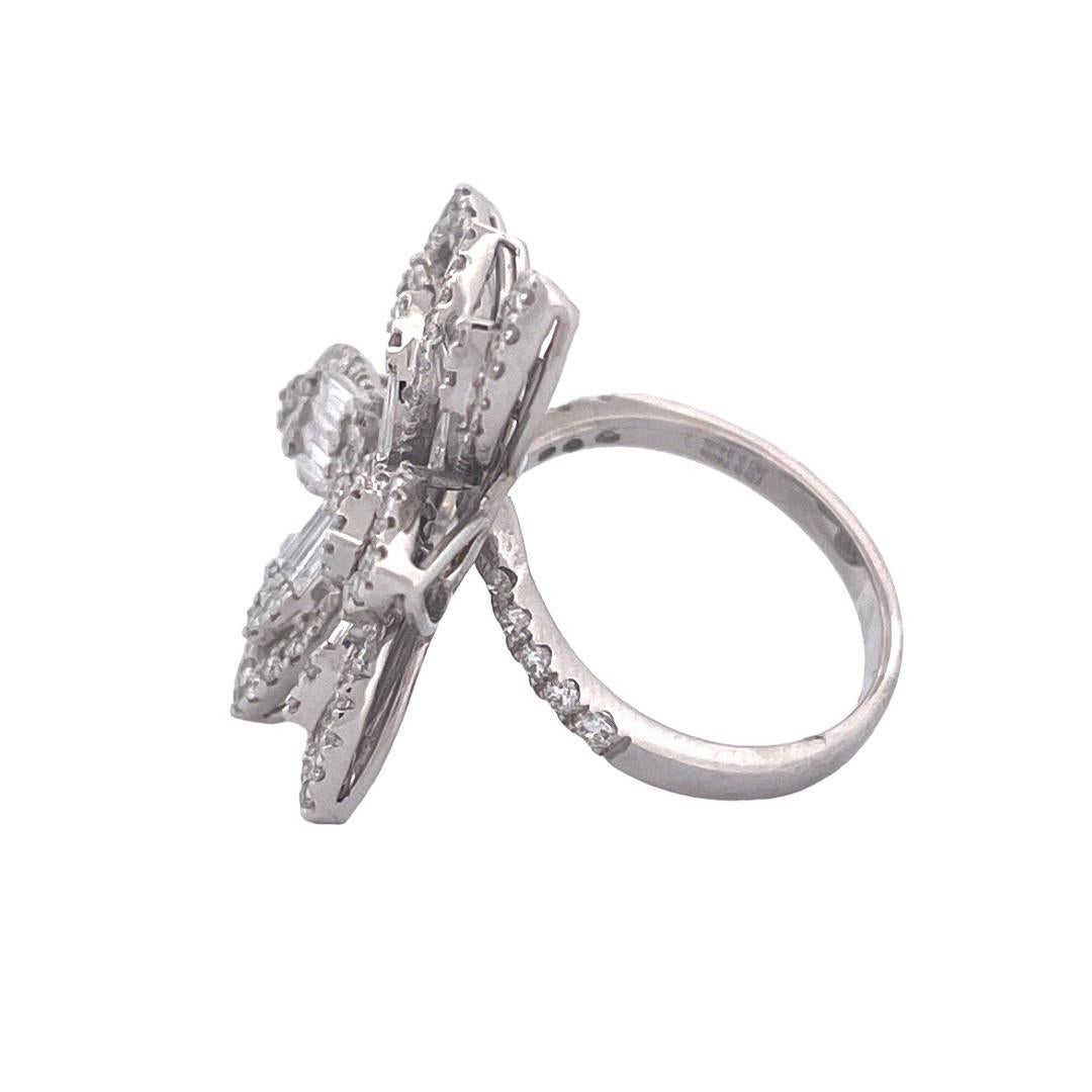 Modern Elegant 18k White Gold Diamond Ring For Sale