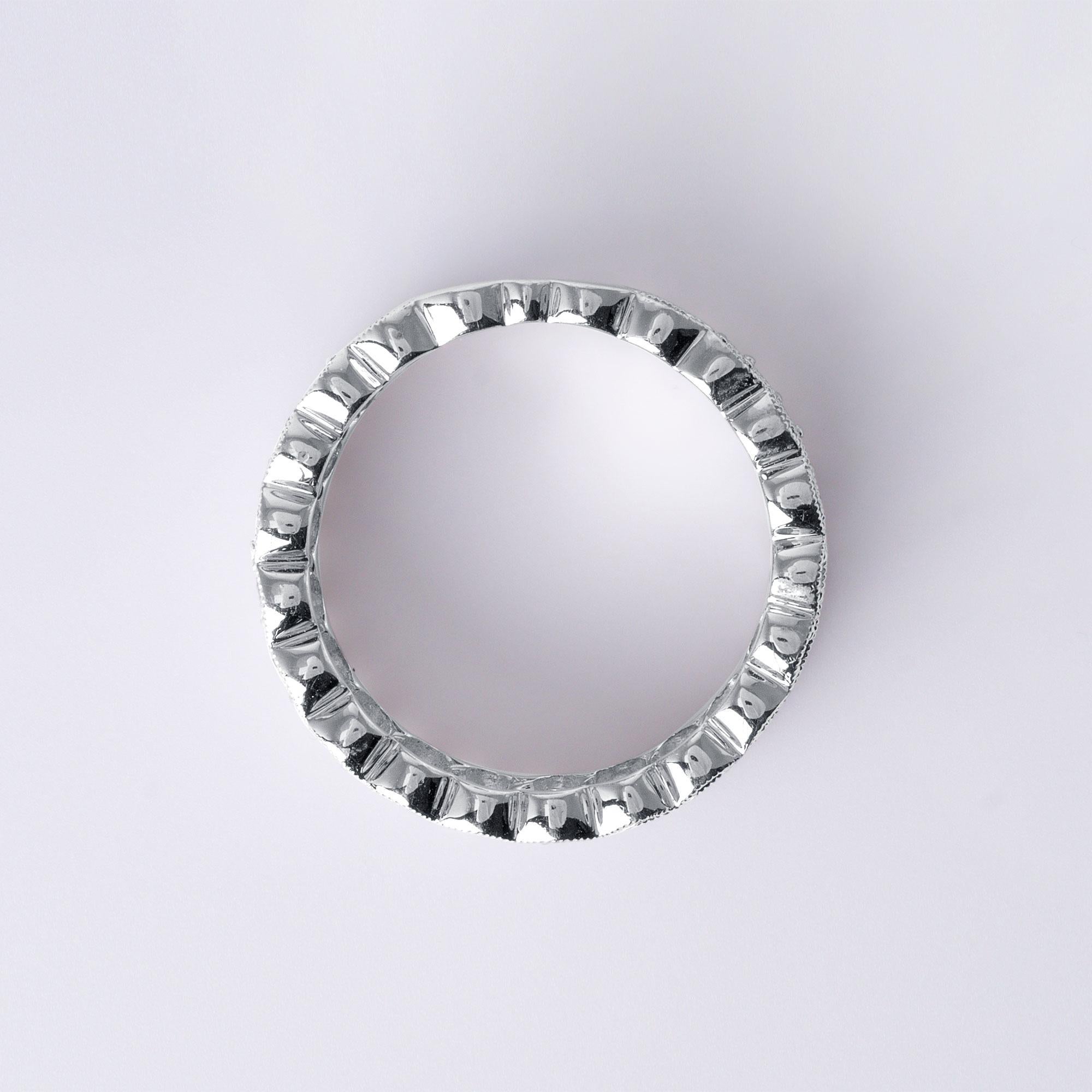 Filigraner Diamantring aus 18 Karat Weißgold mit Diamanten  0.64 Karat Pavé Set Breites Band im Zustand „Hervorragend“ im Angebot in Los Angeles, CA