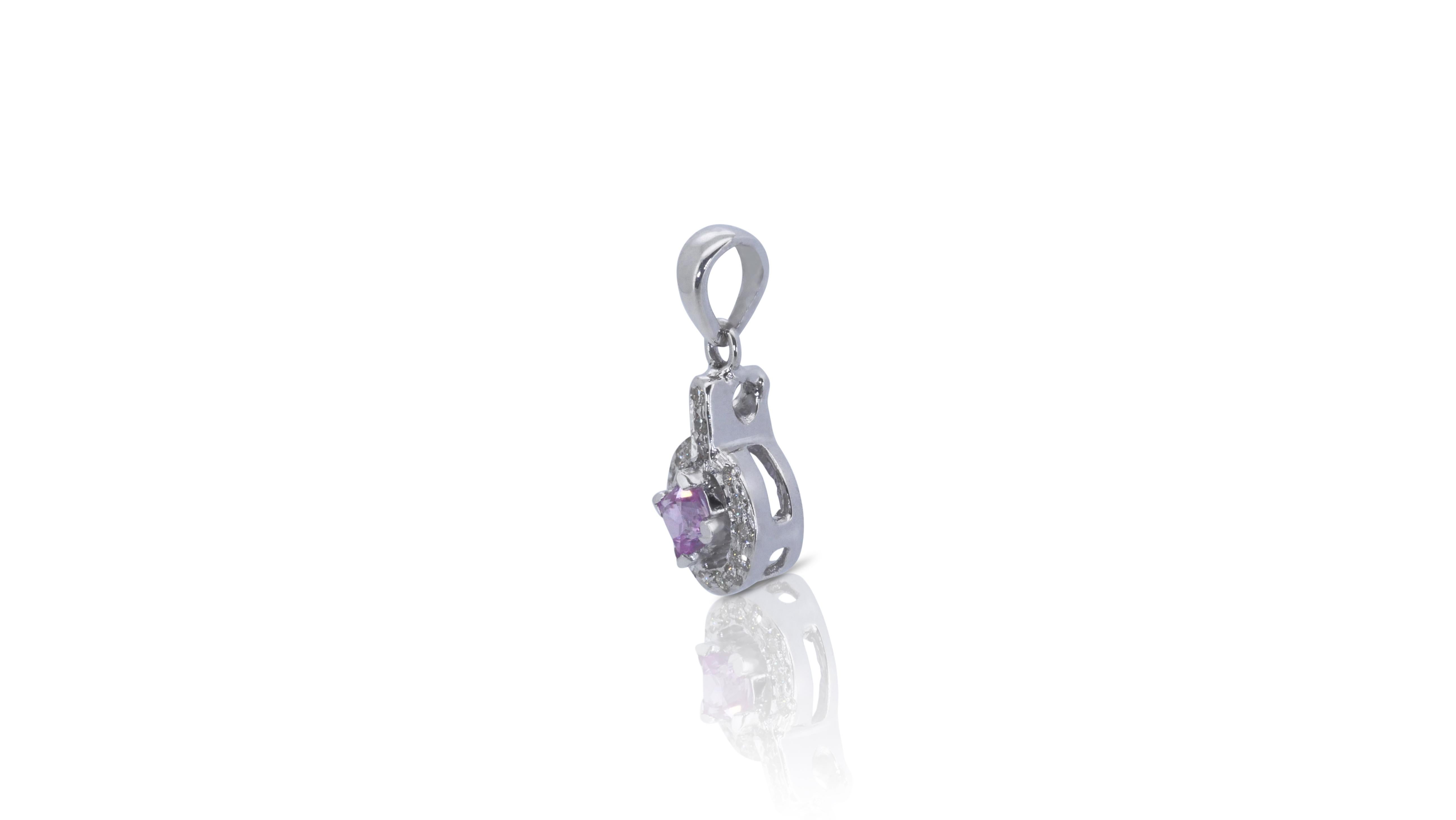 A gorgeous halo pendant with a dazzling 0.1 carat  natural sapphire. It has 0.16 carat of side diamonds which add more to its elegance. The jewelry is made of 18k white gold with a high quality polish. It comes with a fancy jewelry box.

1 sapphire