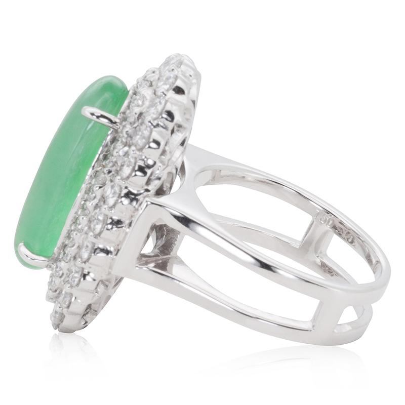 Elegant 18k White Gold Jade & Diamond Halo Ring w/5.45 ct - IGI Certified

Discover the epitome of sophistication with this exquisite 18k white gold halo ring, showcasing a stunning 3.25 carat oval-shaped jade, radiating a captivating green hue that