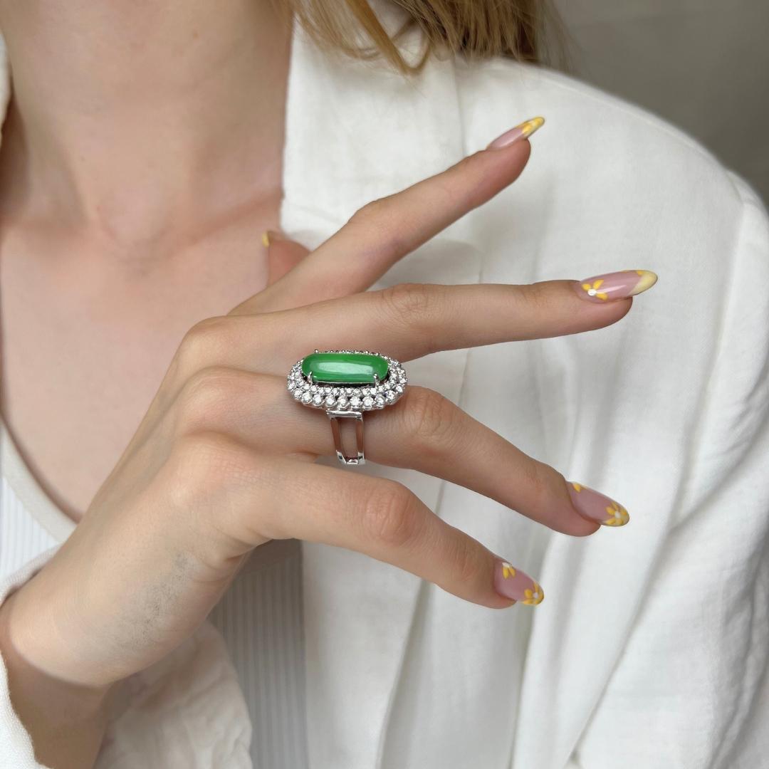 Elegant 18k White Gold Jade & Diamond Halo Ring w/5.45 ct - IGI Certified For Sale 4