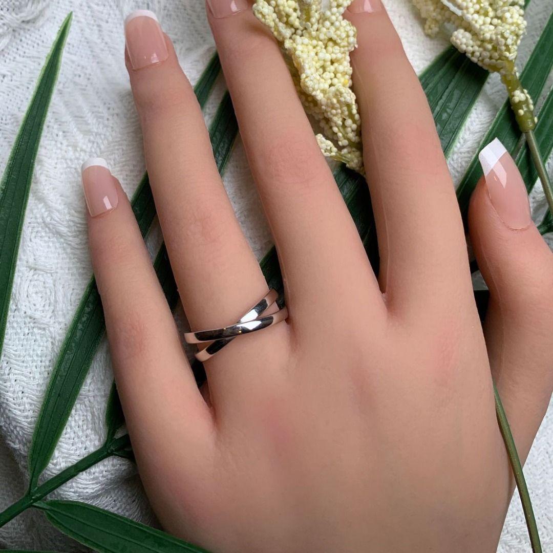 The focal point of this elegant ring can be customized to your preferences, whether it's a stunning gemstone like a diamond, sapphire, or emerald, or a design element that holds personal significance to you. The minimalistic and versatile nature of