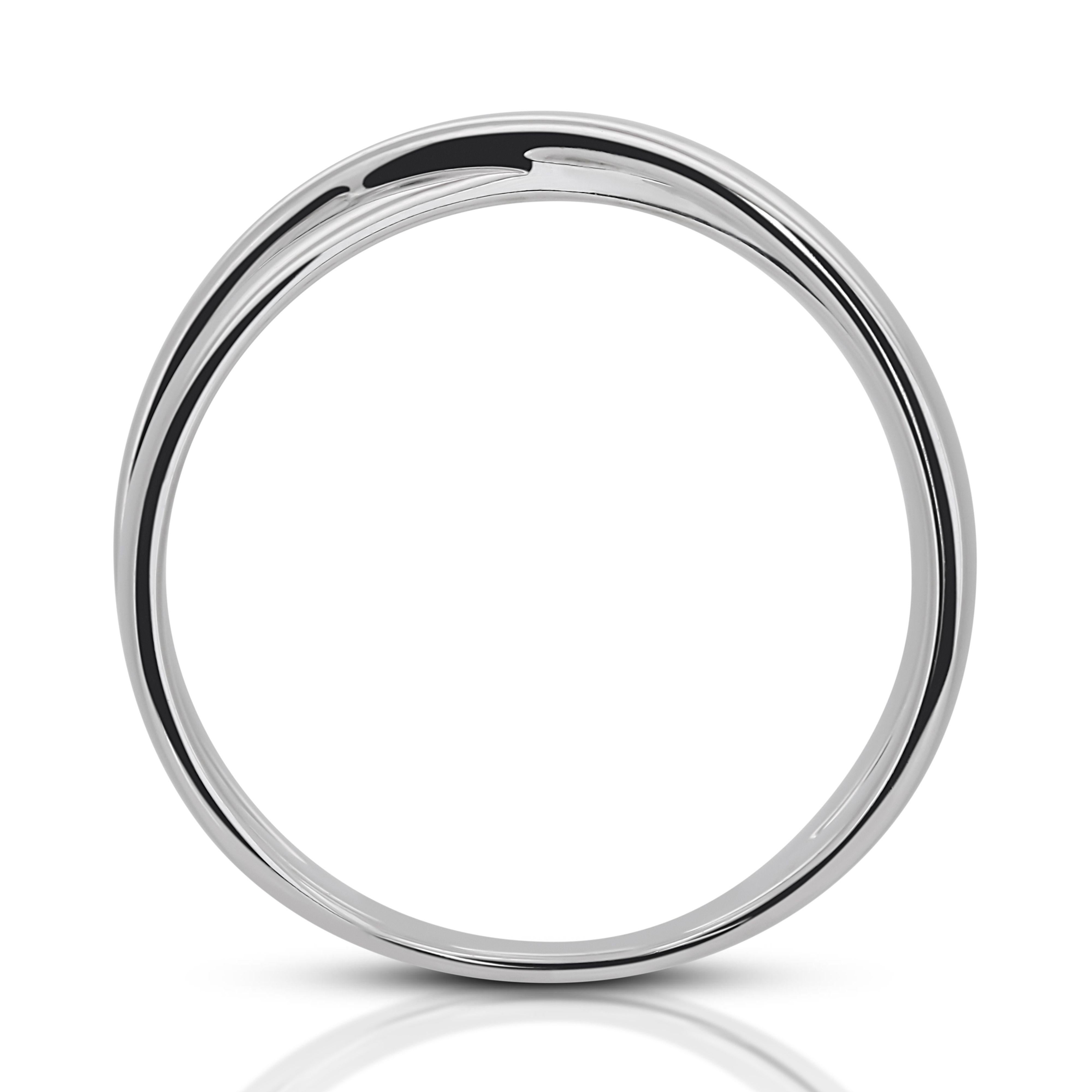 Elegant 18K White Gold Ring For Sale 1