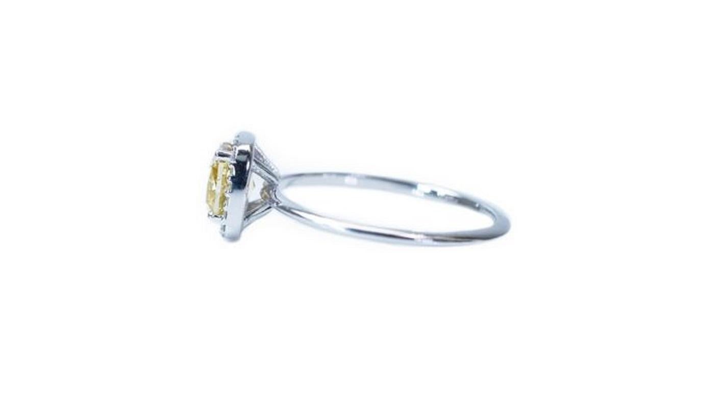 Elegant 18k White Gold Ring with 1.02 Ct Natural Diamonds, AIG Cert For Sale 2