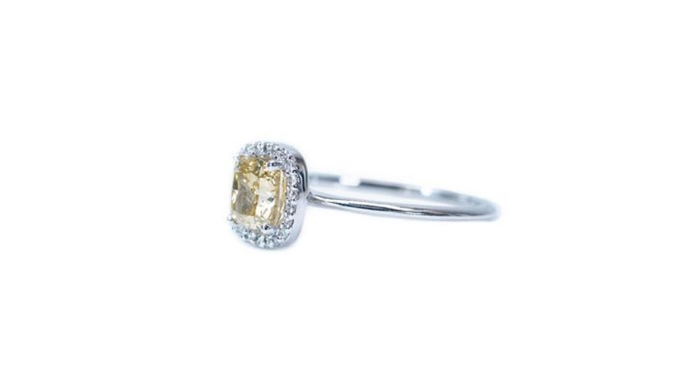 Elegant 18k White Gold Ring with 1.02 Ct Natural Diamonds, AIG Cert For Sale 3
