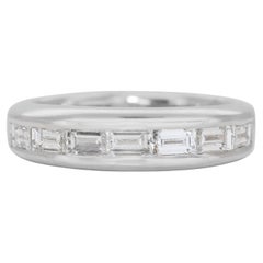 Elegant 18k White Gold Ring with 1.40ct. Baguette Band Diamond