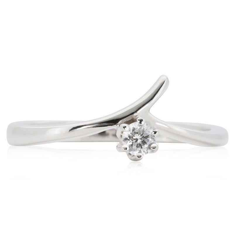 Men's Elegant 18K White Gold Solitaire Ring For Sale