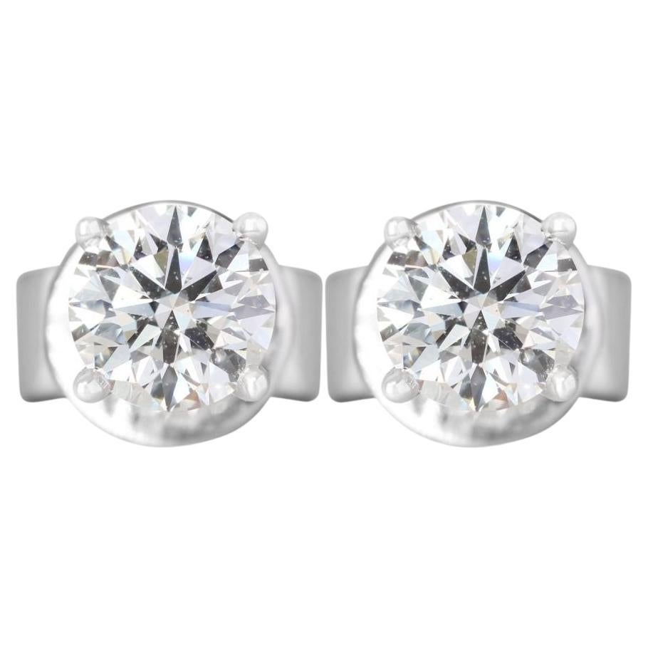 Elegant 18K White Gold Stud Earring