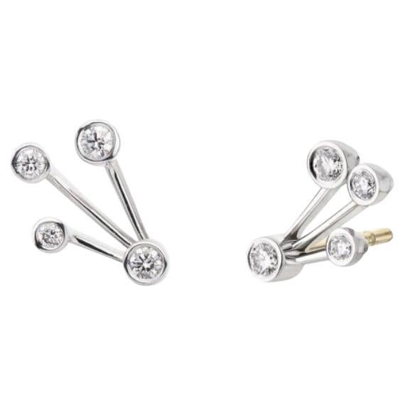 Mélange d'élégance et de design moderne, ces boucles d'oreilles en or blanc 18 carats constituent une option à la fois polyvalente et frappante pour celles qui recherchent des bijoux raffinés et audacieux. Fabriquées à la main en or blanc 18 carats