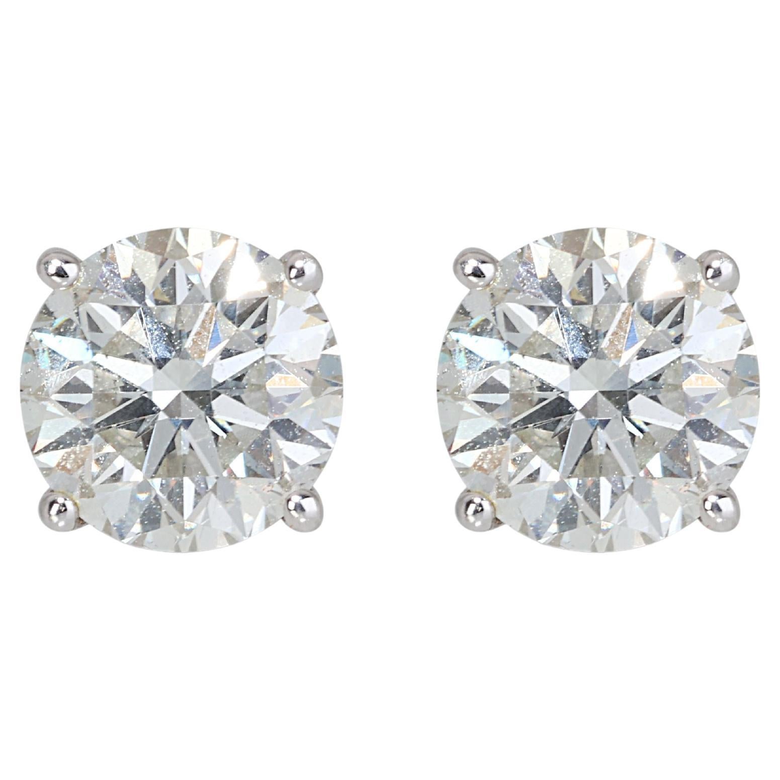 Elegant 18K White Gold Stud Earrings