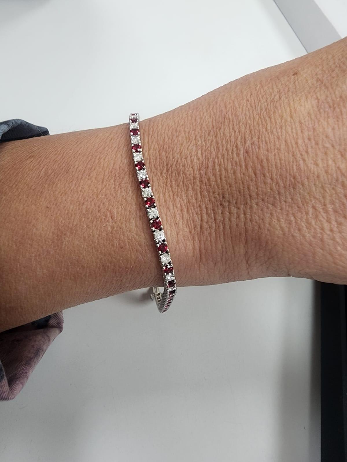 Contemporaneo Bracciale Tennis Eleg in oro bianco 18 carati - Spinello rosso e diamante in vendita