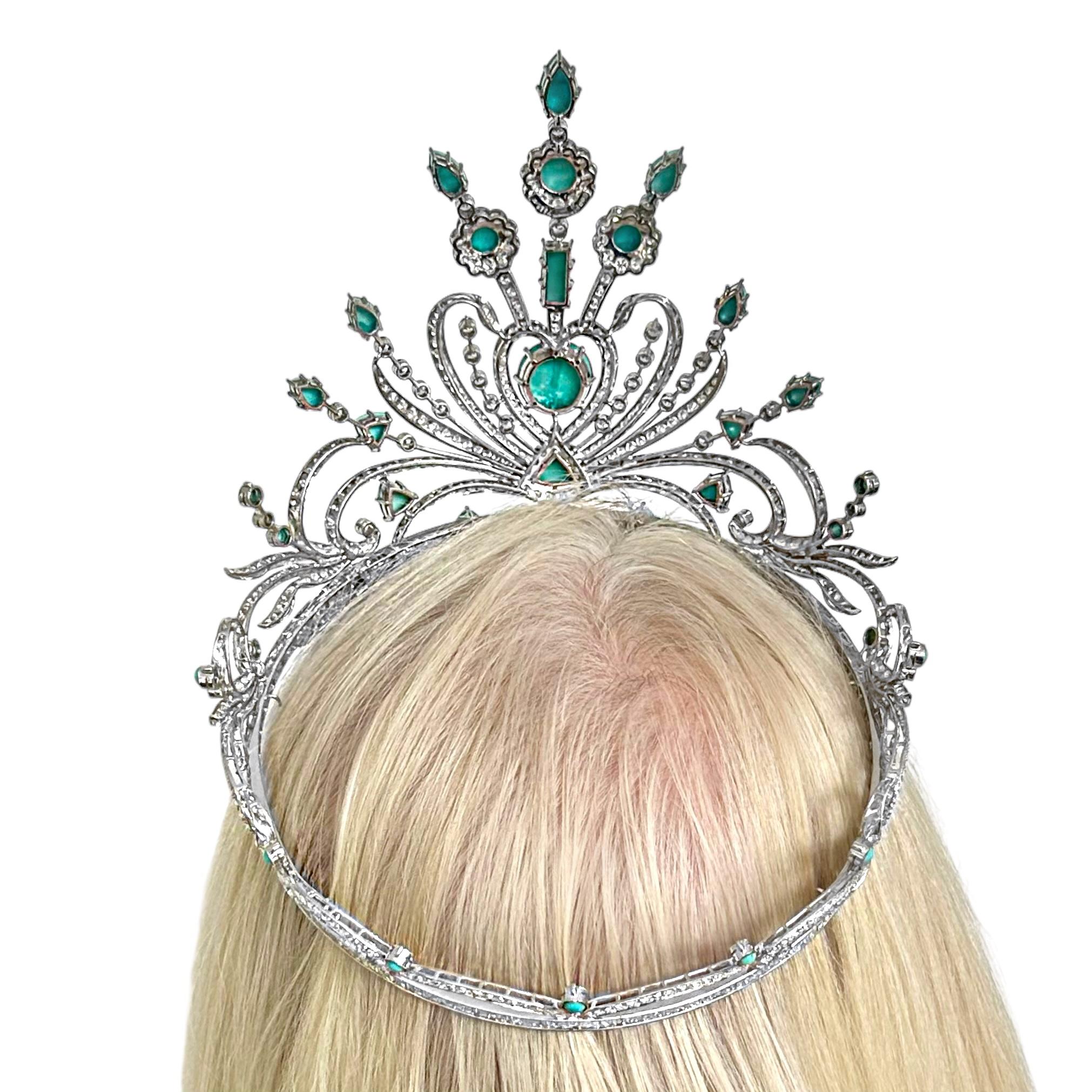 Elegance Couronne en or blanc 18 carats, incrustée de turquoises et de diamants, digne d'une reine en vente 8