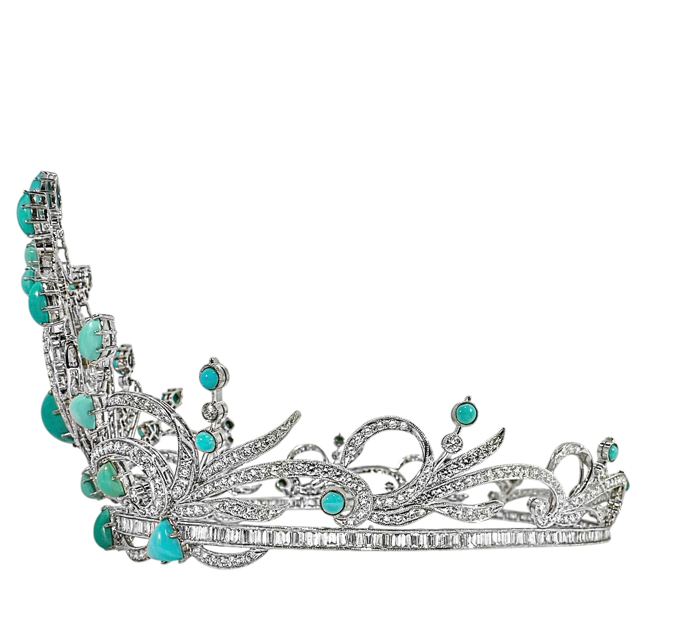 Moderne Elegance Couronne en or blanc 18 carats, incrustée de turquoises et de diamants, digne d'une reine en vente