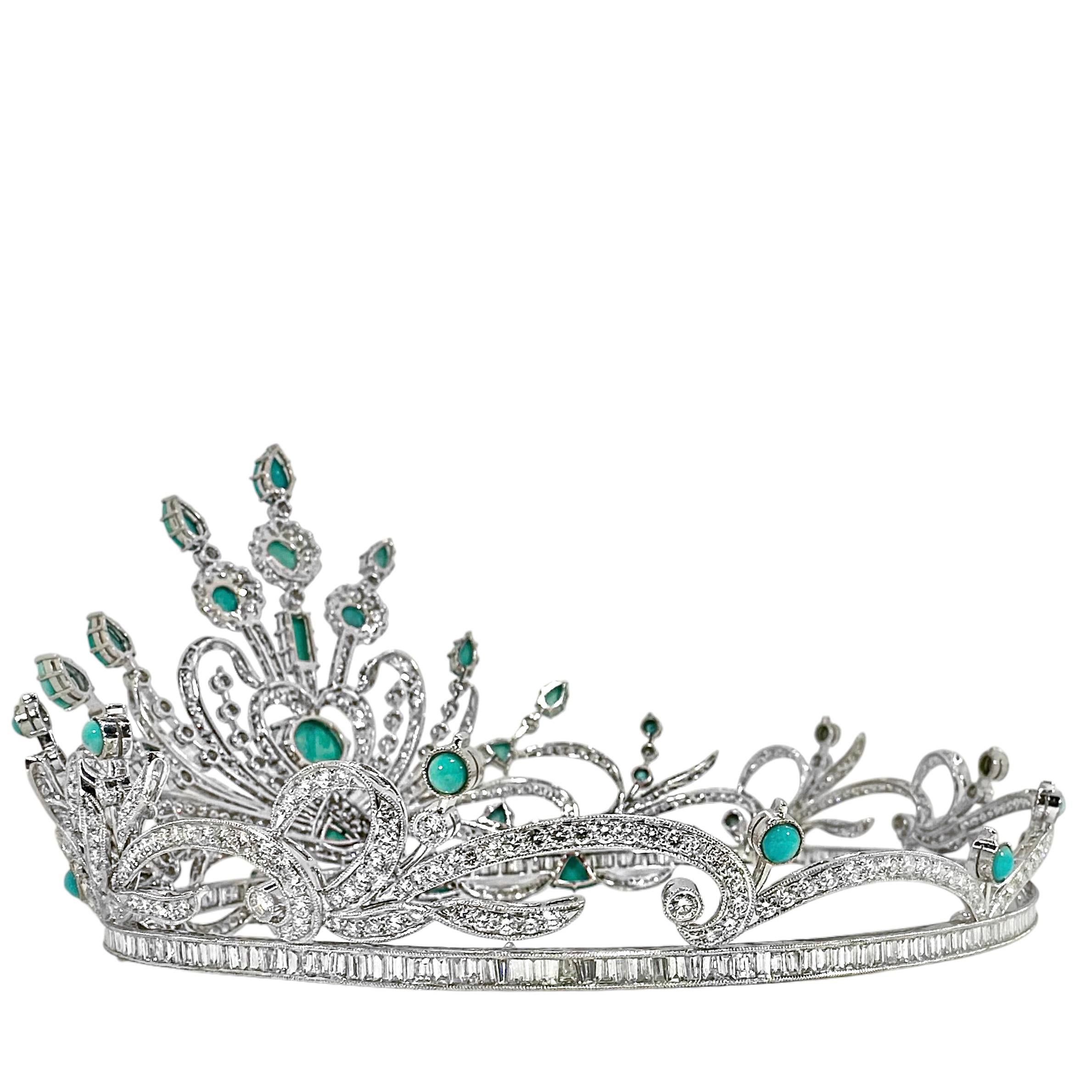 Taille brillant Elegance Couronne en or blanc 18 carats, incrustée de turquoises et de diamants, digne d'une reine en vente