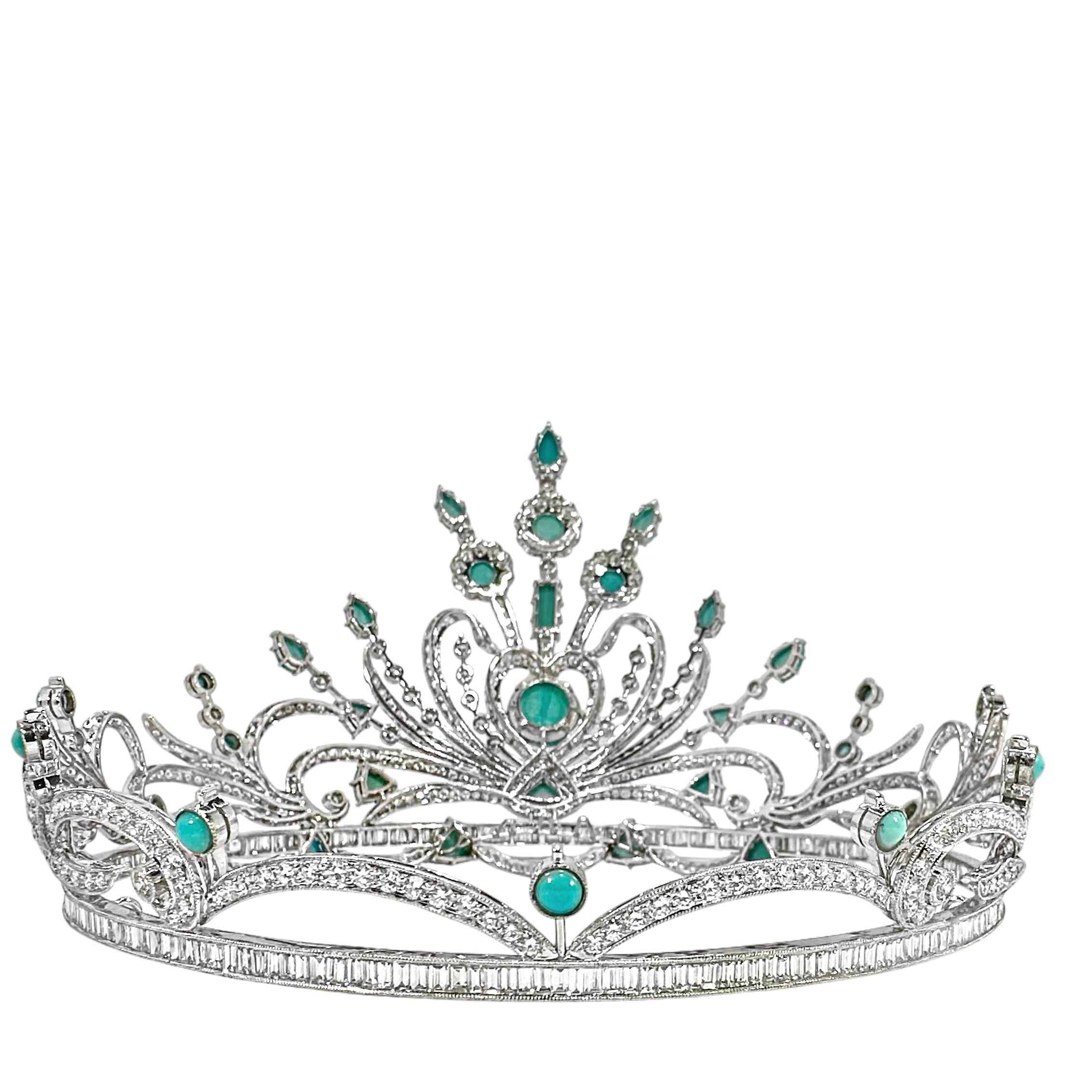 Elegance Couronne en or blanc 18 carats, incrustée de turquoises et de diamants, digne d'une reine Bon état - En vente à Palm Beach, FL