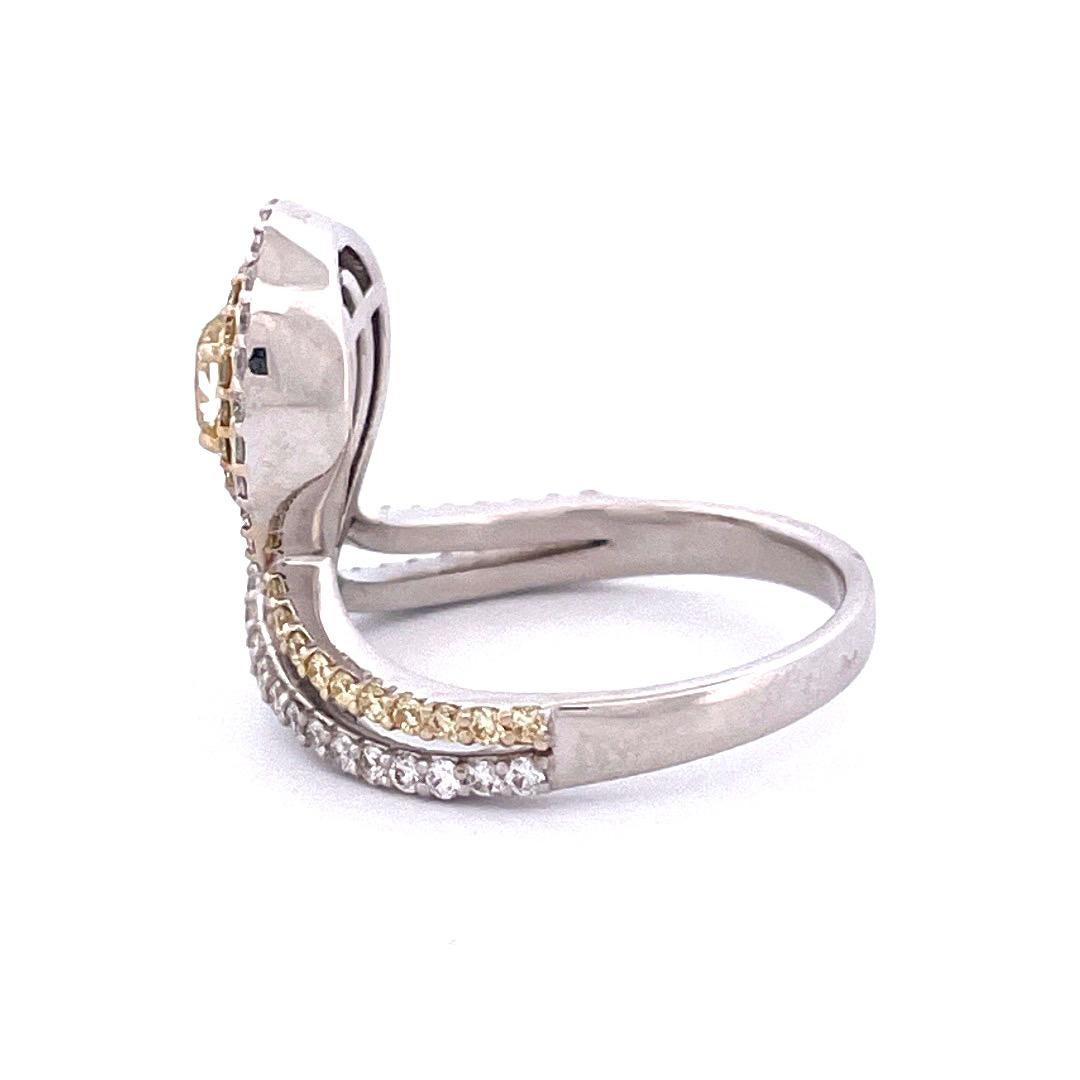 Round Cut Elegant 18k White Gold Yellow Diamond Ring For Sale
