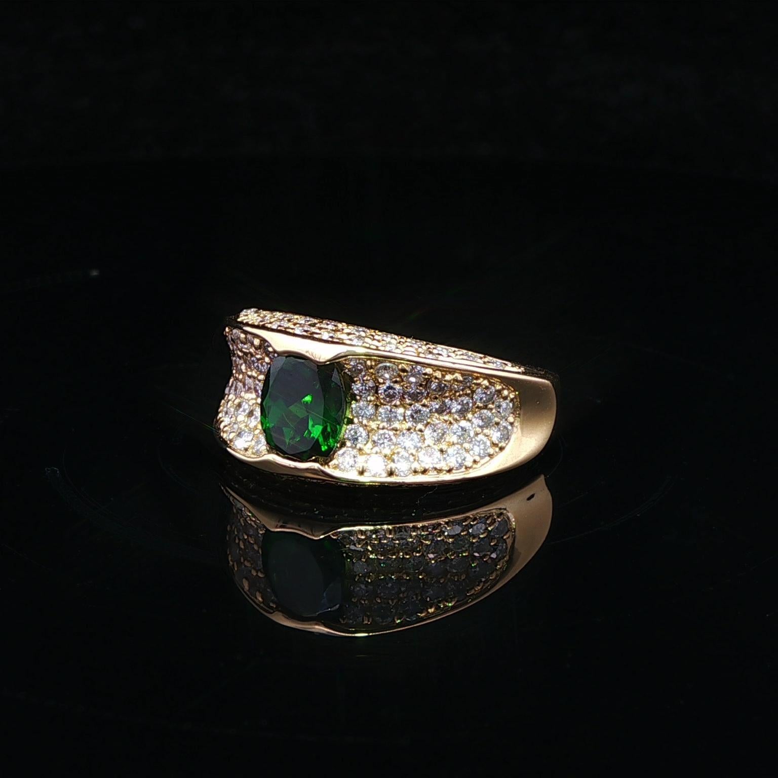 Eleganza in oro giallo 18 carati: fascia con tsavorite ovale da 2,23 carati e pavé di diamanti in vendita 7