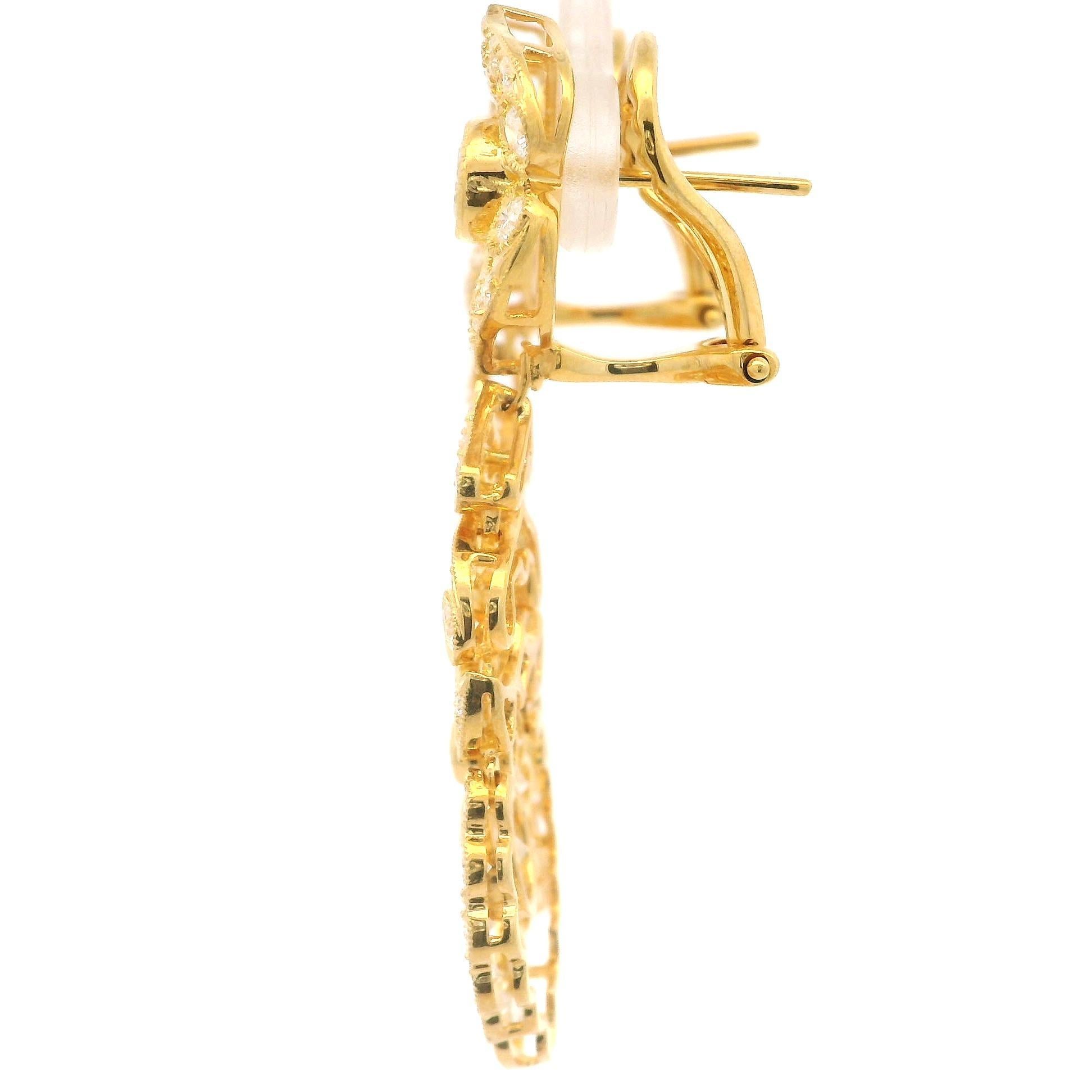 Elegance Boucles d'oreilles Omega en or jaune 18k 4.47ctw VVS E Diamond Dangle Drop Earrings en vente 5