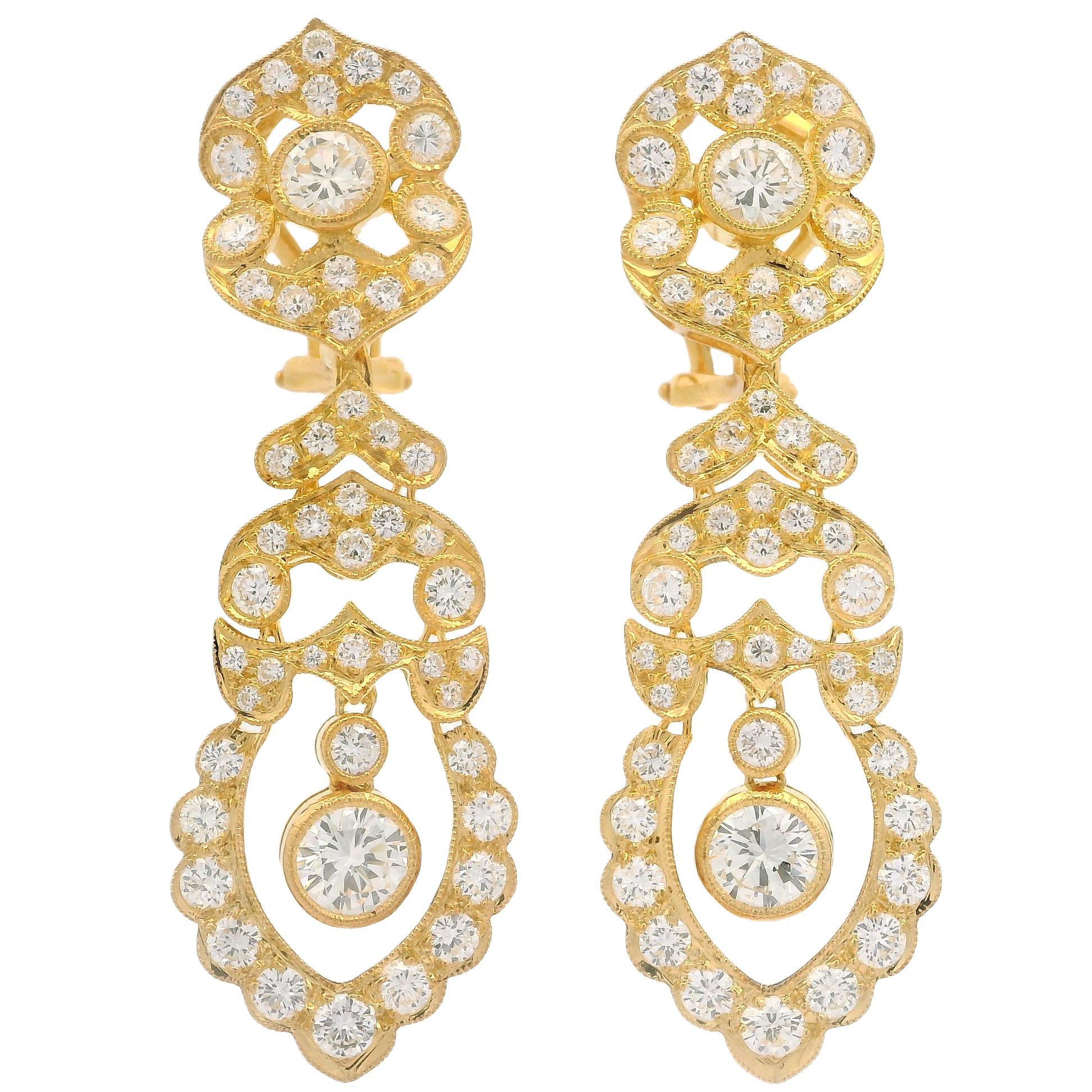 Elegance Boucles d'oreilles Omega en or jaune 18k 4.47ctw VVS E Diamond Dangle Drop Earrings en vente 2