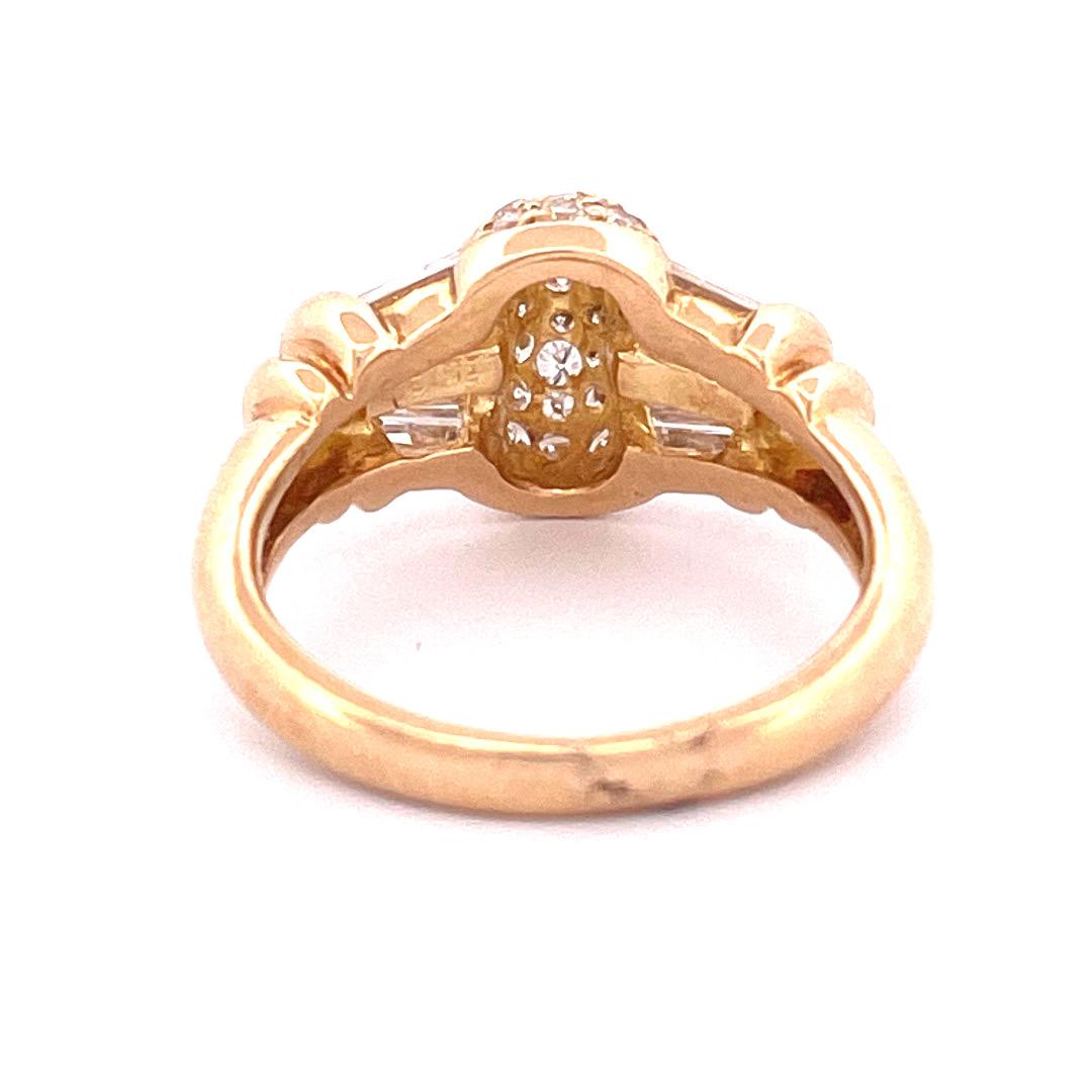 Modern Elegant 18k Yellow Gold Cluster Diamond Ring For Sale