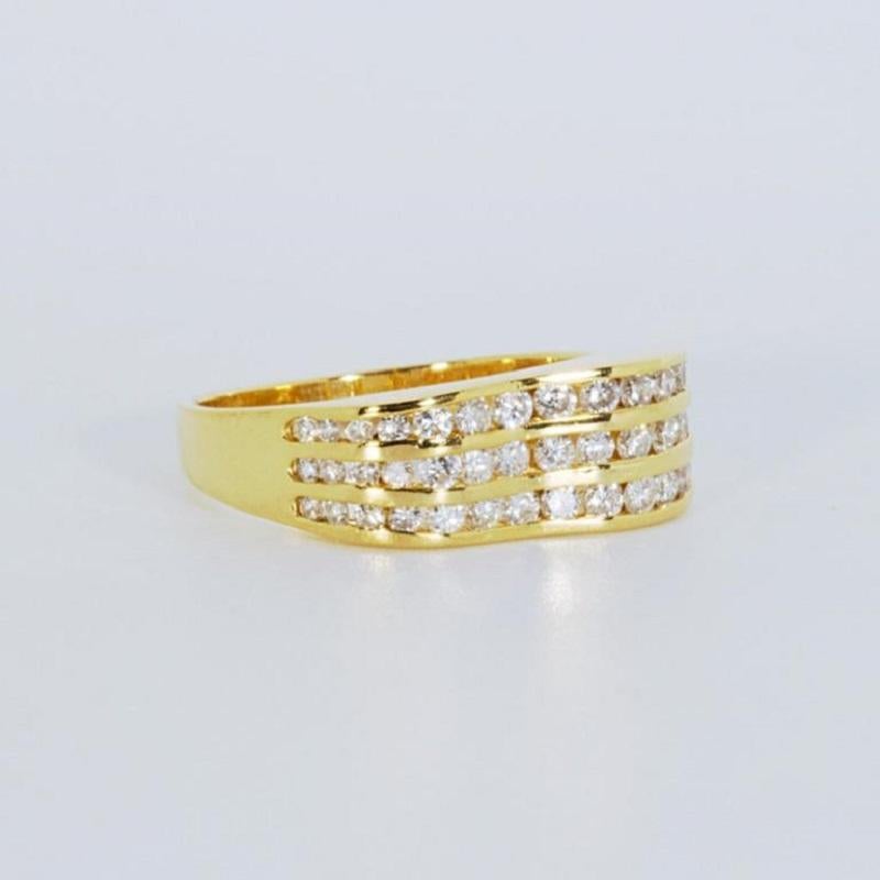 Elegant 18K Yellow Gold Diamond Ring with 0.60 ct Natural Diamonds In New Condition For Sale In רמת גן, IL
