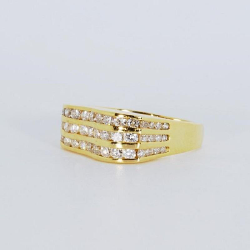 Women's Elegant 18K Yellow Gold Diamond Ring with 0.60 ct Natural Diamonds For Sale