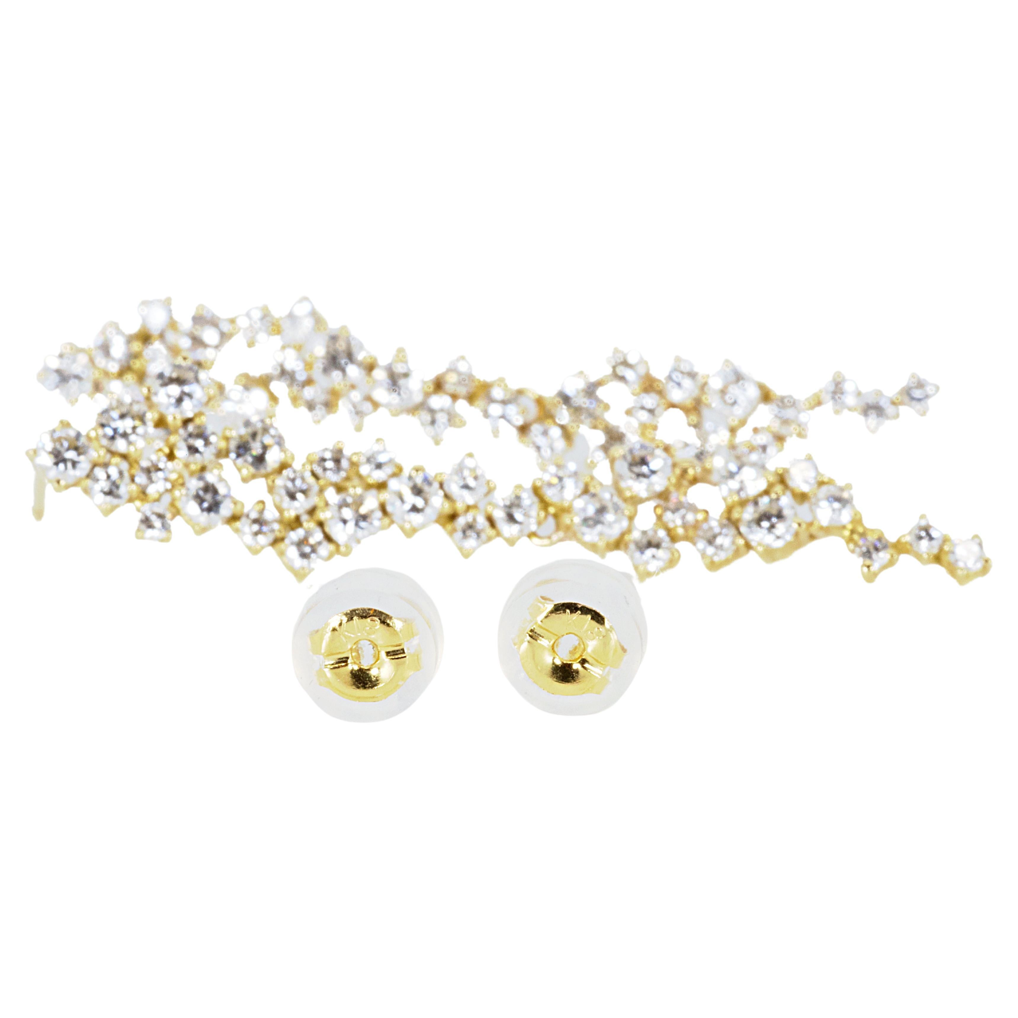 Schönes Paar von 18k Gelbgold baumeln Diamant-Ohrringe mit 1,60 insgesamt Diamant Karat Gewicht. Dieses Paar Ohrringe wird mit NGI-Bericht und einer schicken Box geliefert.

64 Diamant-Hauptsteine von je 0,025 ct., insgesamt 1,60 ct.
Schliff: runder