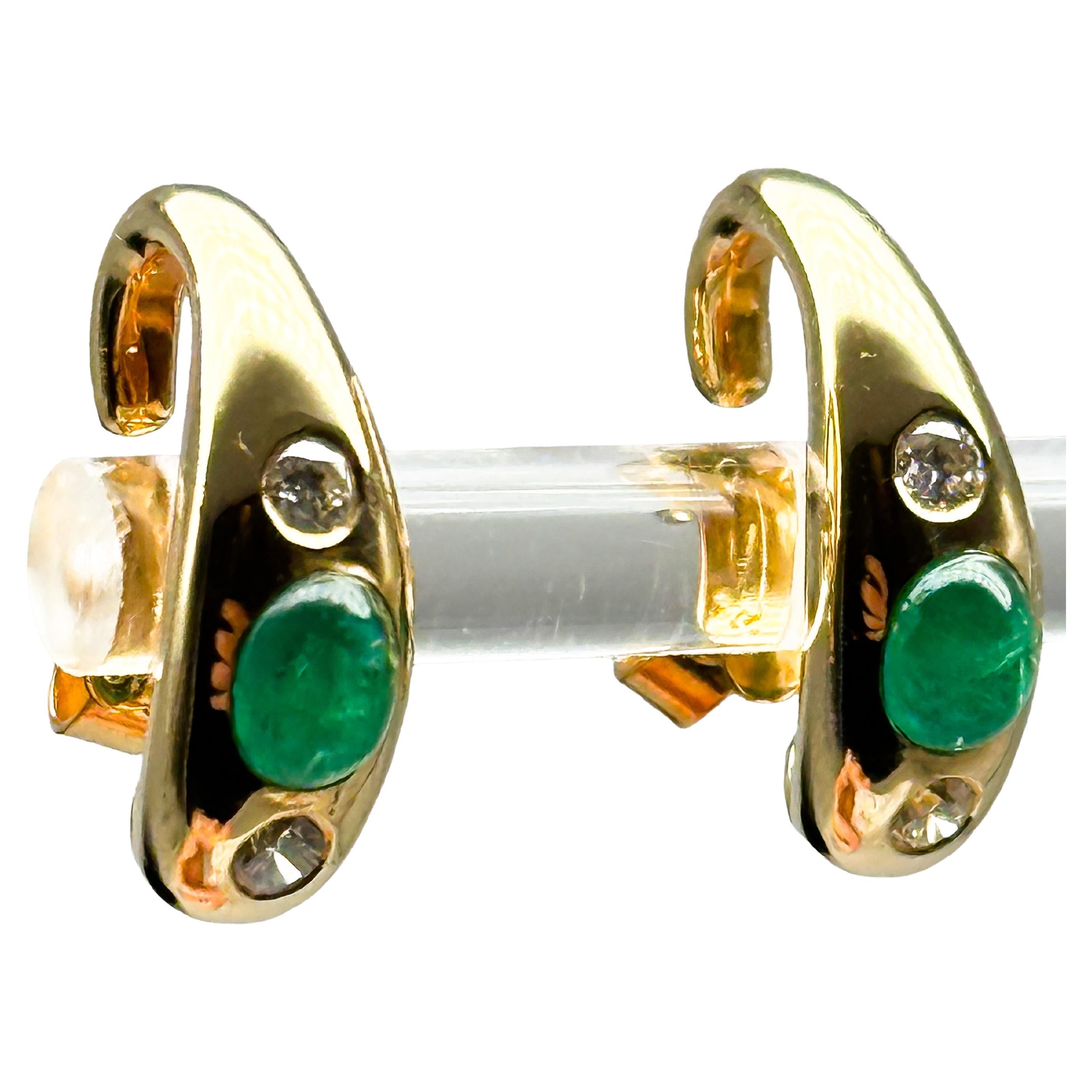 Elegant 18K Yellow Gold Earrings with Emeralds and Diamonds im Angebot