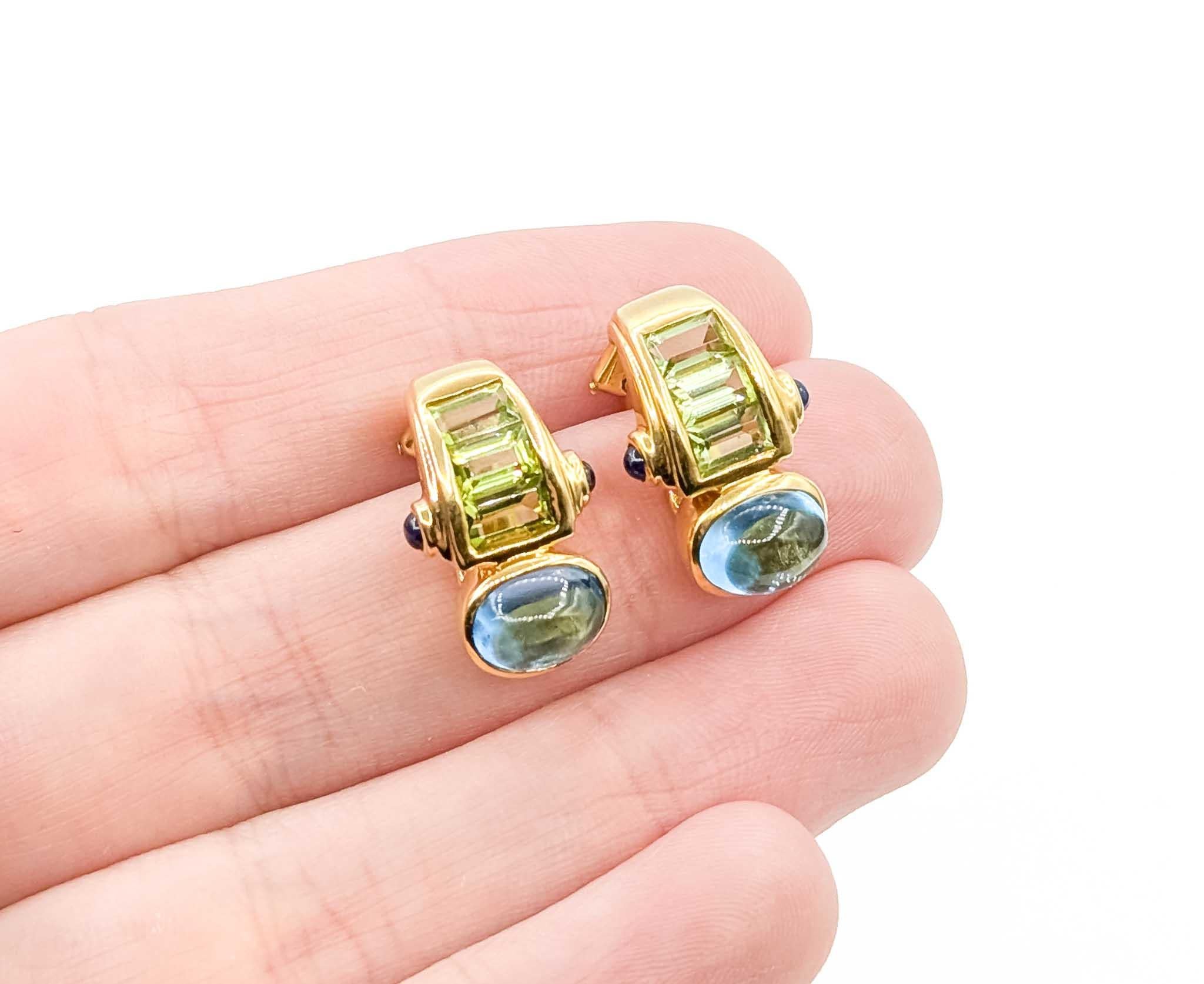 Elegantes Pendientes de Oro Amarillo de 18k con Topacio Azul Suizo y Peridoto Verde Manzana Cabujón en venta
