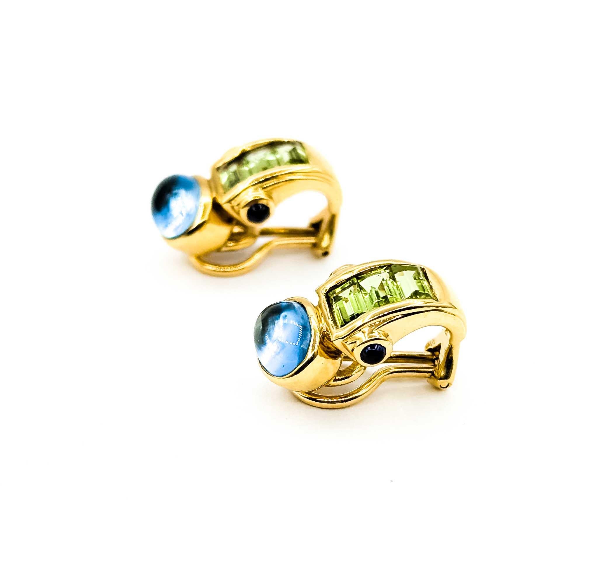 Elegantes Pendientes de Oro Amarillo de 18k con Topacio Azul Suizo y Peridoto Verde Manzana en Excelente estado para la venta en Bloomington, MN