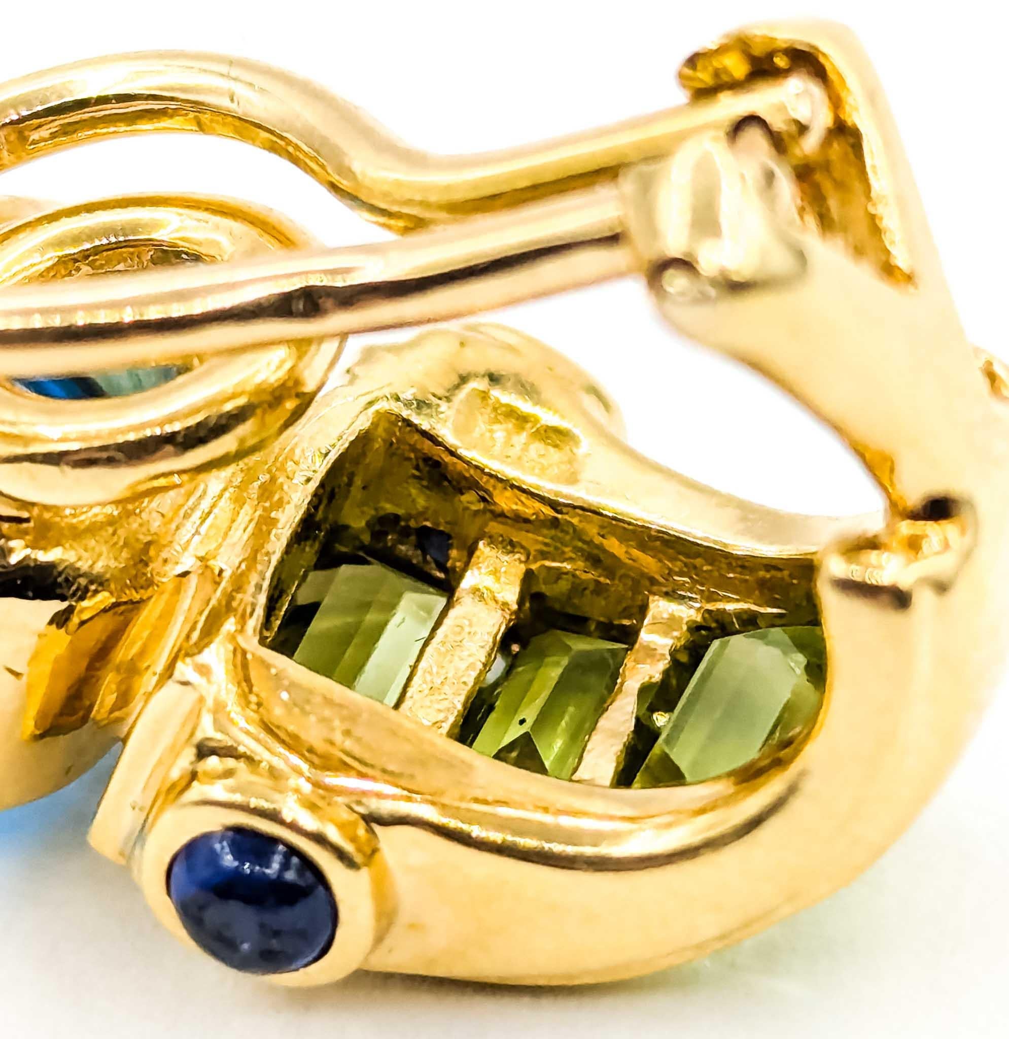Elegantes Pendientes de Oro Amarillo de 18k con Topacio Azul Suizo y Peridoto Verde Manzana en venta 1