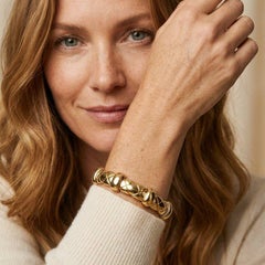 Elegant 18K Yellow Gold Bangle