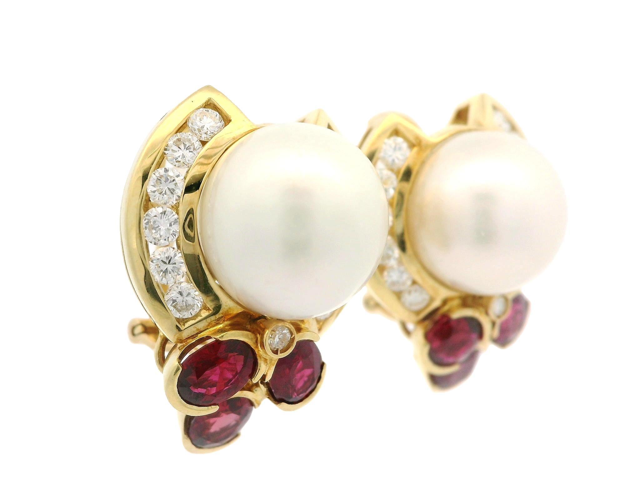 Elegante 18k Gelbgold GIA 12mm Perle 5,25ctw Rubin & Diamant Omega Ohrringe im Angebot 5