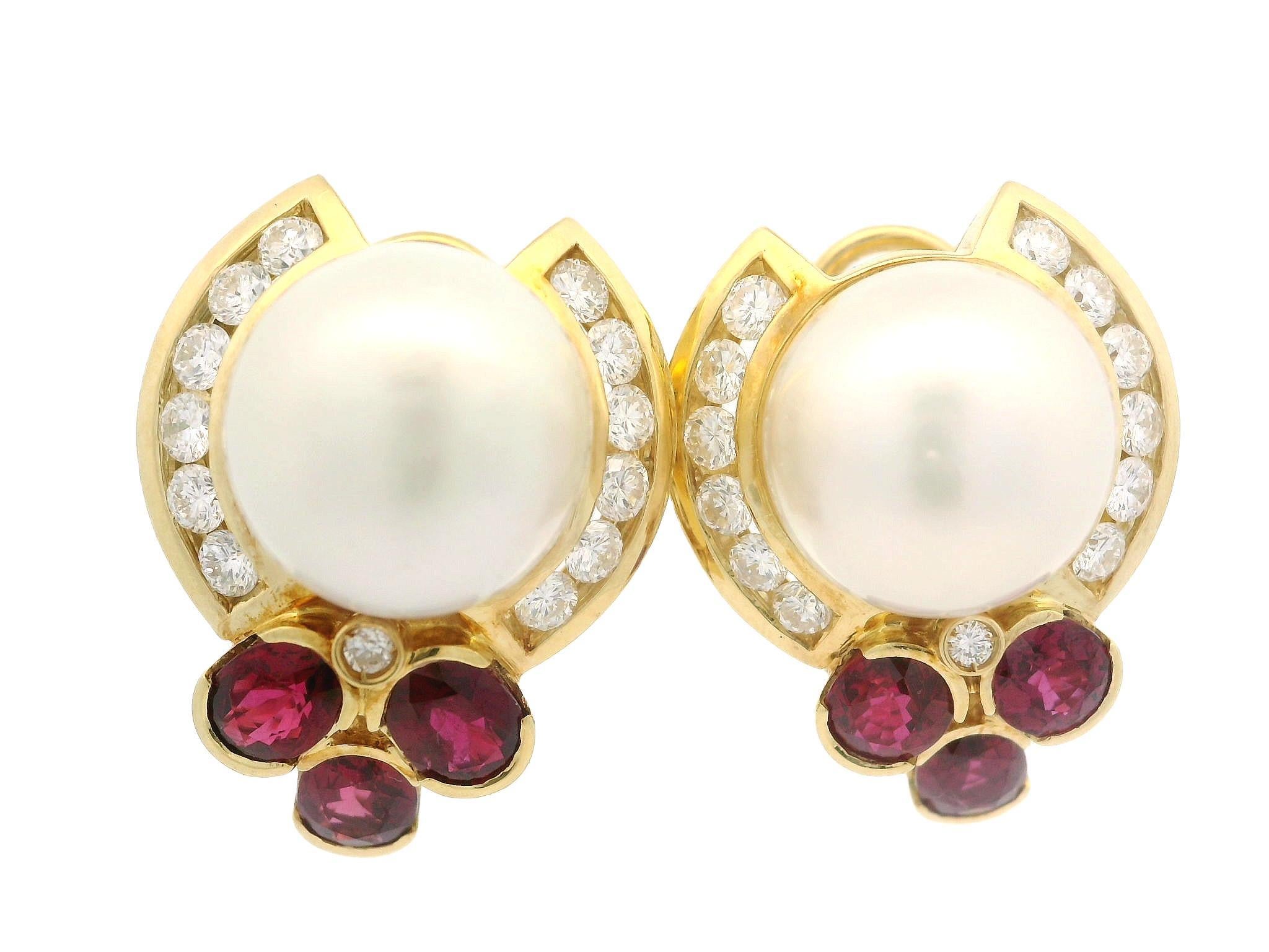 Elegante 18k Gelbgold GIA 12mm Perle 5,25ctw Rubin & Diamant Omega Ohrringe im Angebot 4