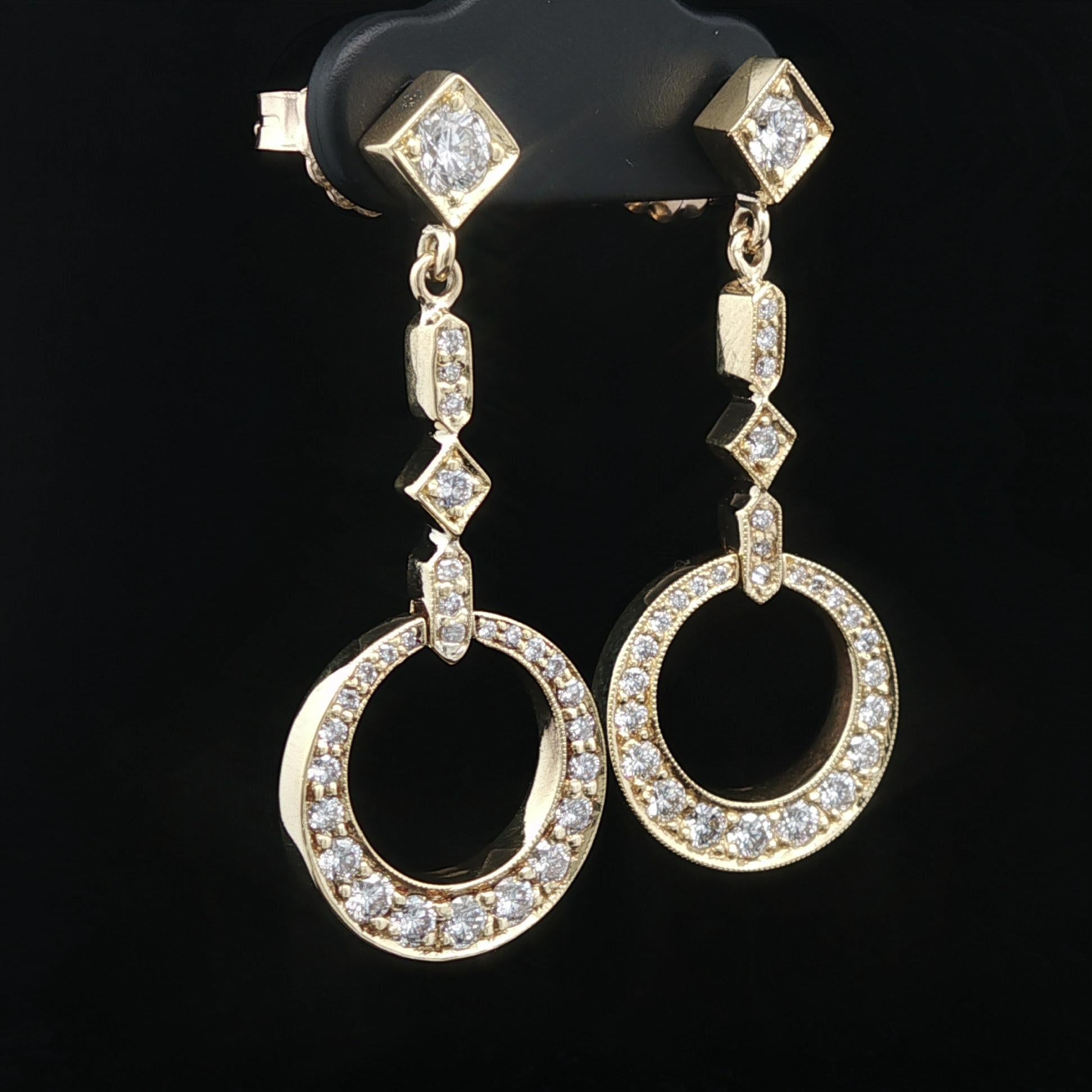Taglio brillante Elegant 18k Yellow Gold High Quality 1ct Round Diamond Dangle Drop Earrings in vendita