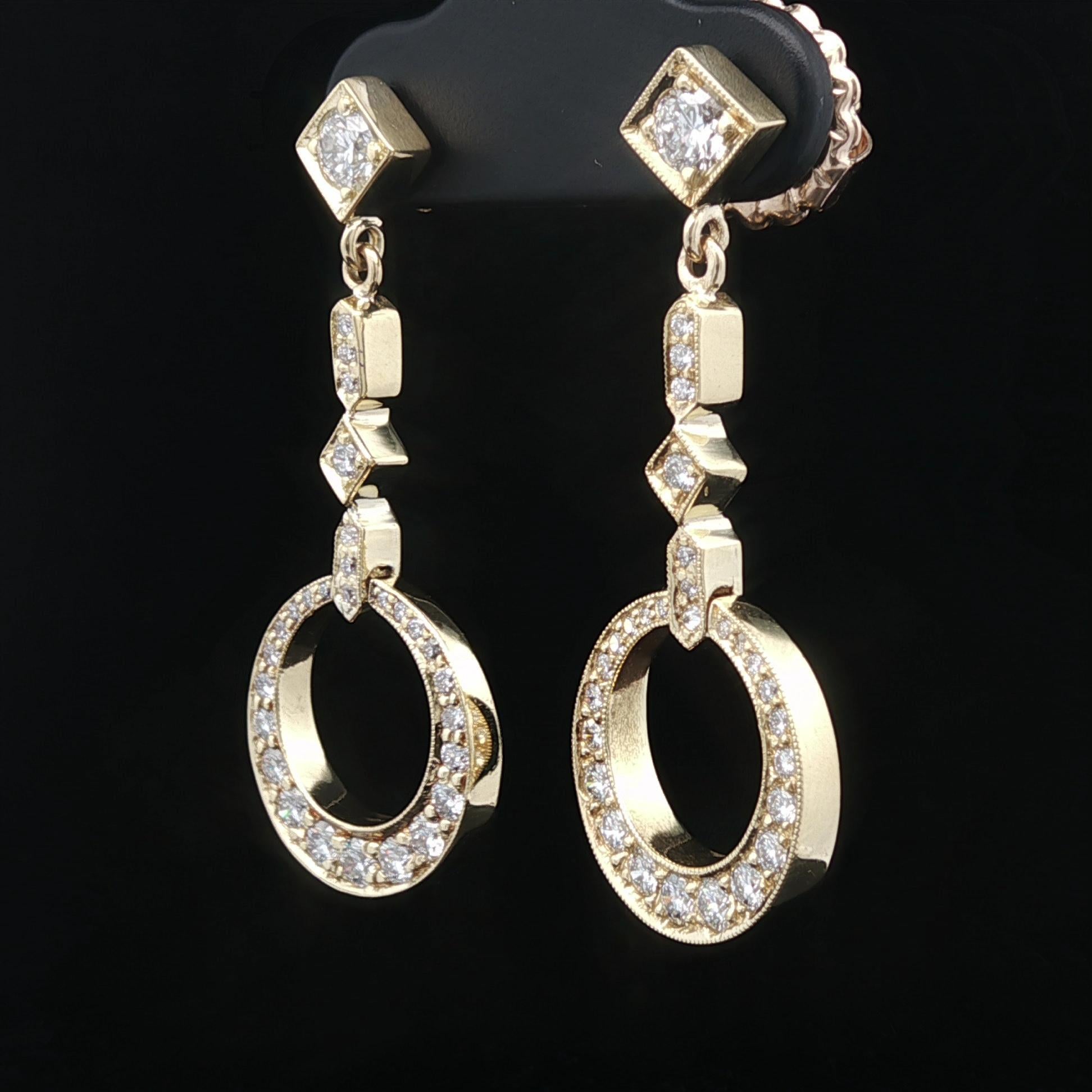 Elegant 18k Yellow Gold High Quality 1ct Round Diamond Dangle Drop Earrings In condizioni ottime in vendita a Montclair, NJ