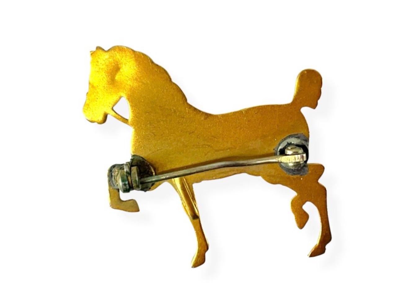 Elegante 18K Gelbgold Pferdebrosche mit Saatperlen und Rubin Akzent Mid Century im Angebot 7