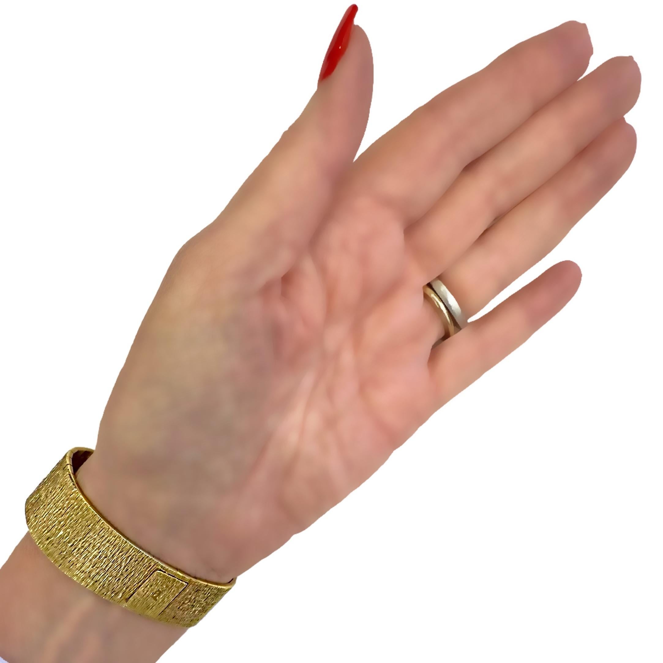 Piaget Uhr aus 18 Karat Gelbgold mit 30 mm geschliffenem, kissenförmigem Jade-Zifferblatt 13