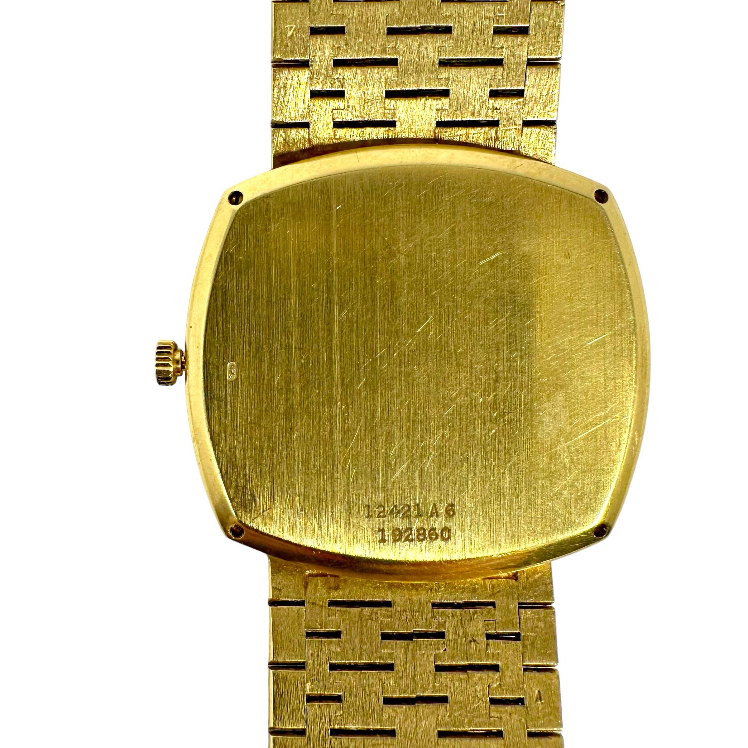 Piaget Uhr aus 18 Karat Gelbgold mit 30 mm geschliffenem, kissenförmigem Jade-Zifferblatt 2