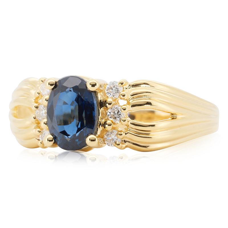 Oval Cut Elegant 18k Yellow Gold Ring 1 carat of Natural Sapphire & Diamonds NGI Cert For Sale