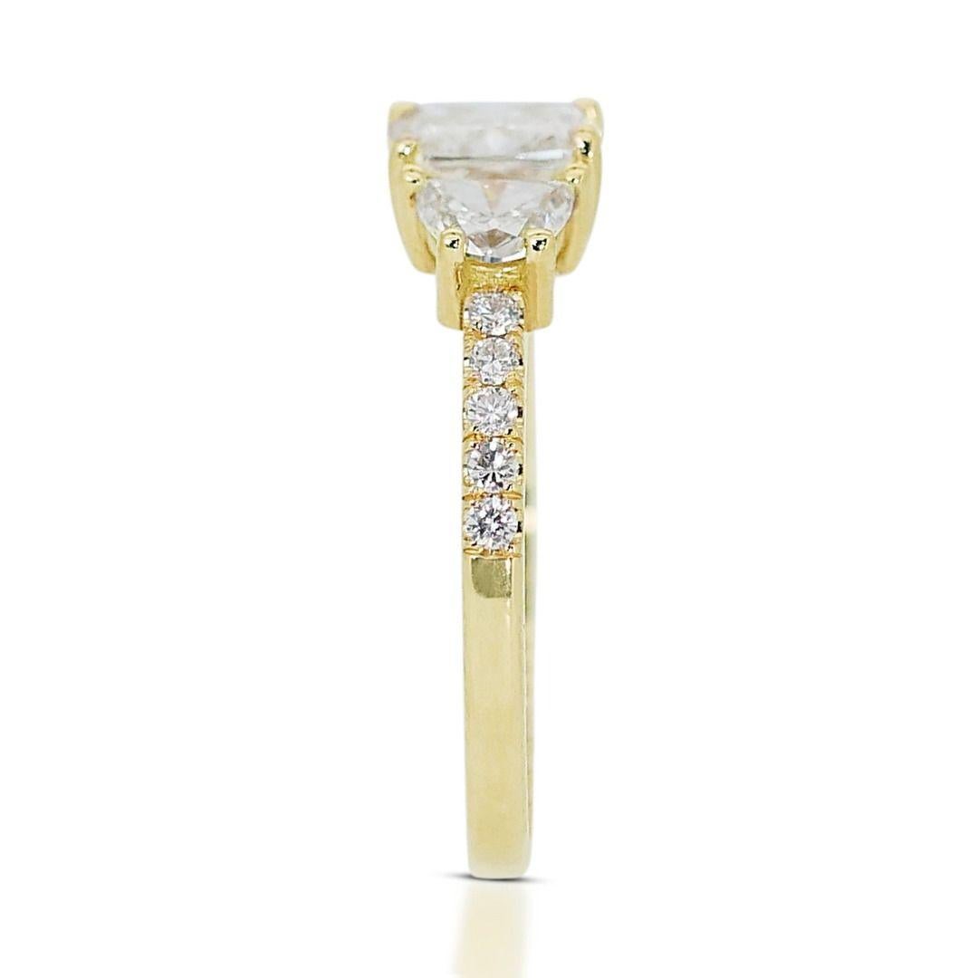 Elegant 18K Yellow Gold Ring with 1.76ct Natural Diamonds In New Condition In רמת גן, IL