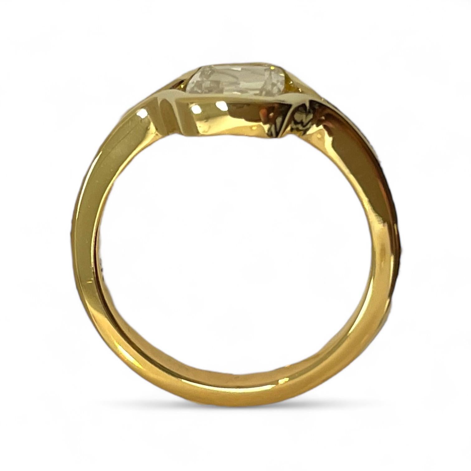 1.30 Carat GIA-Certified Cushion Natural Diamond V, VS1 18K Yellow Gold Ring In New Condition For Sale In New York, NY