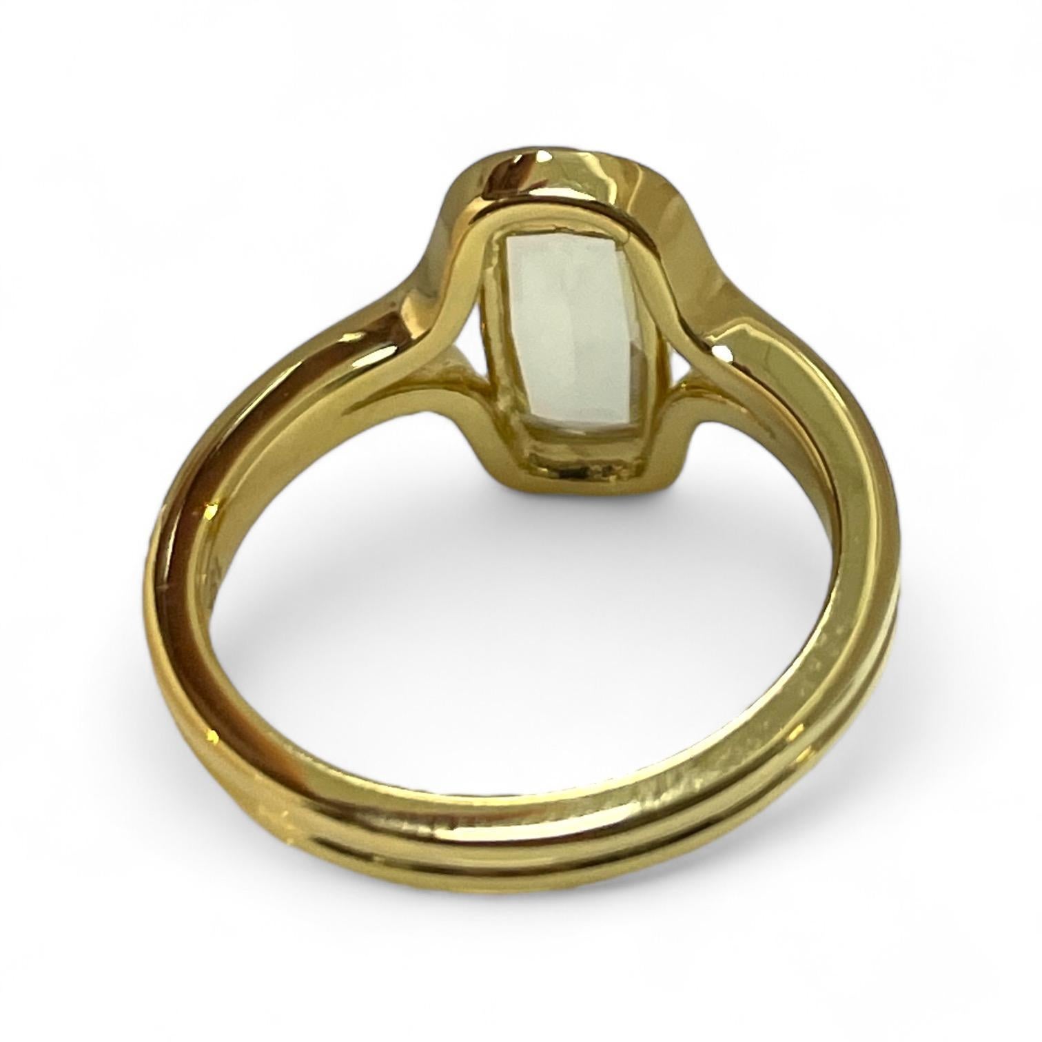 Women's or Men's 1.30 Carat GIA-Certified Cushion Natural Diamond V, VS1 18K Yellow Gold Ring For Sale