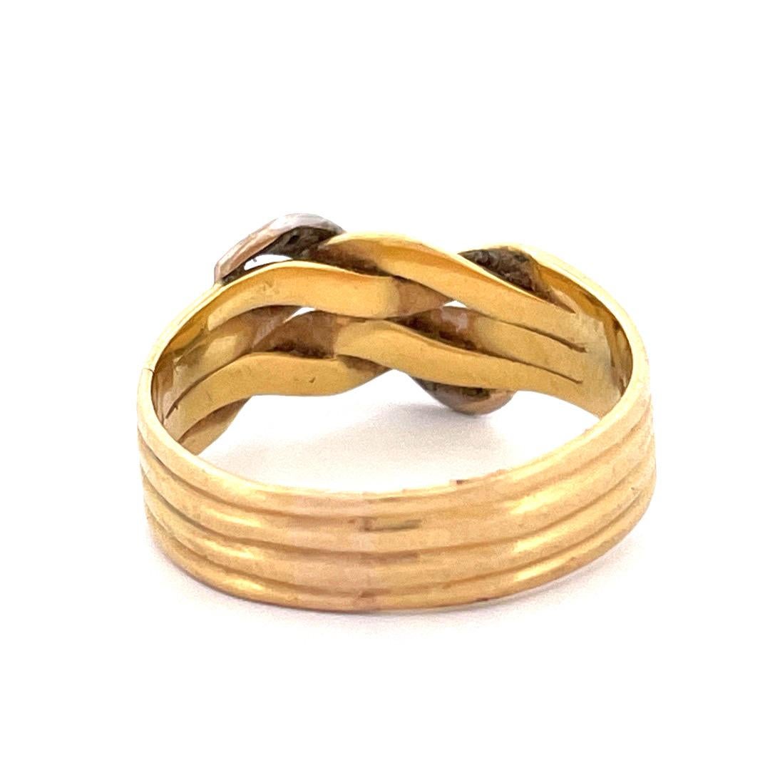 Round Cut Elegant 18k Yellow Gold Rope Diamond Ring For Sale