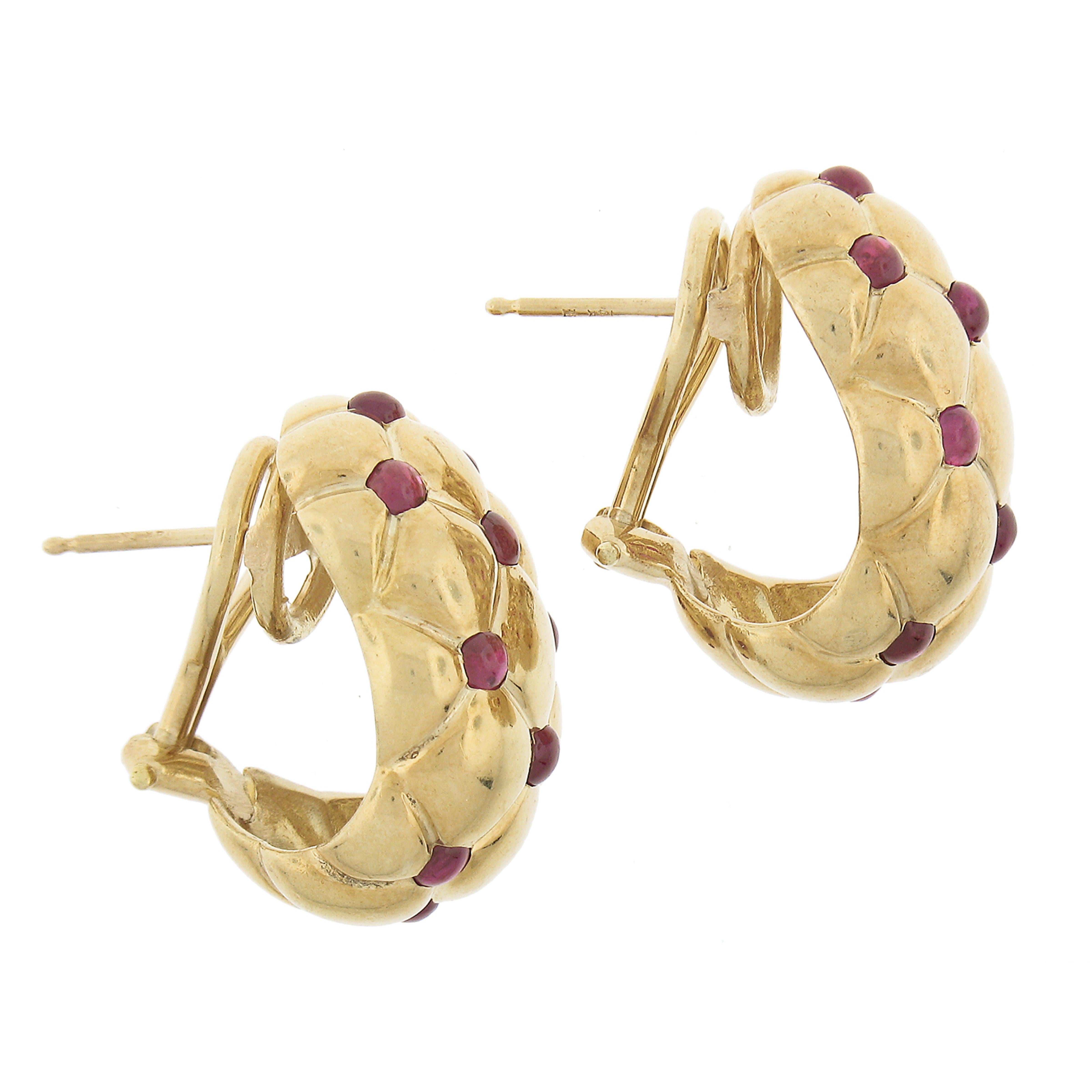 Elegant 18K Yellow Gold Round Cabochon Ruby Tufted Look Cuff Omega Earrings In Excellent Condition For Sale In Montclair, NJ