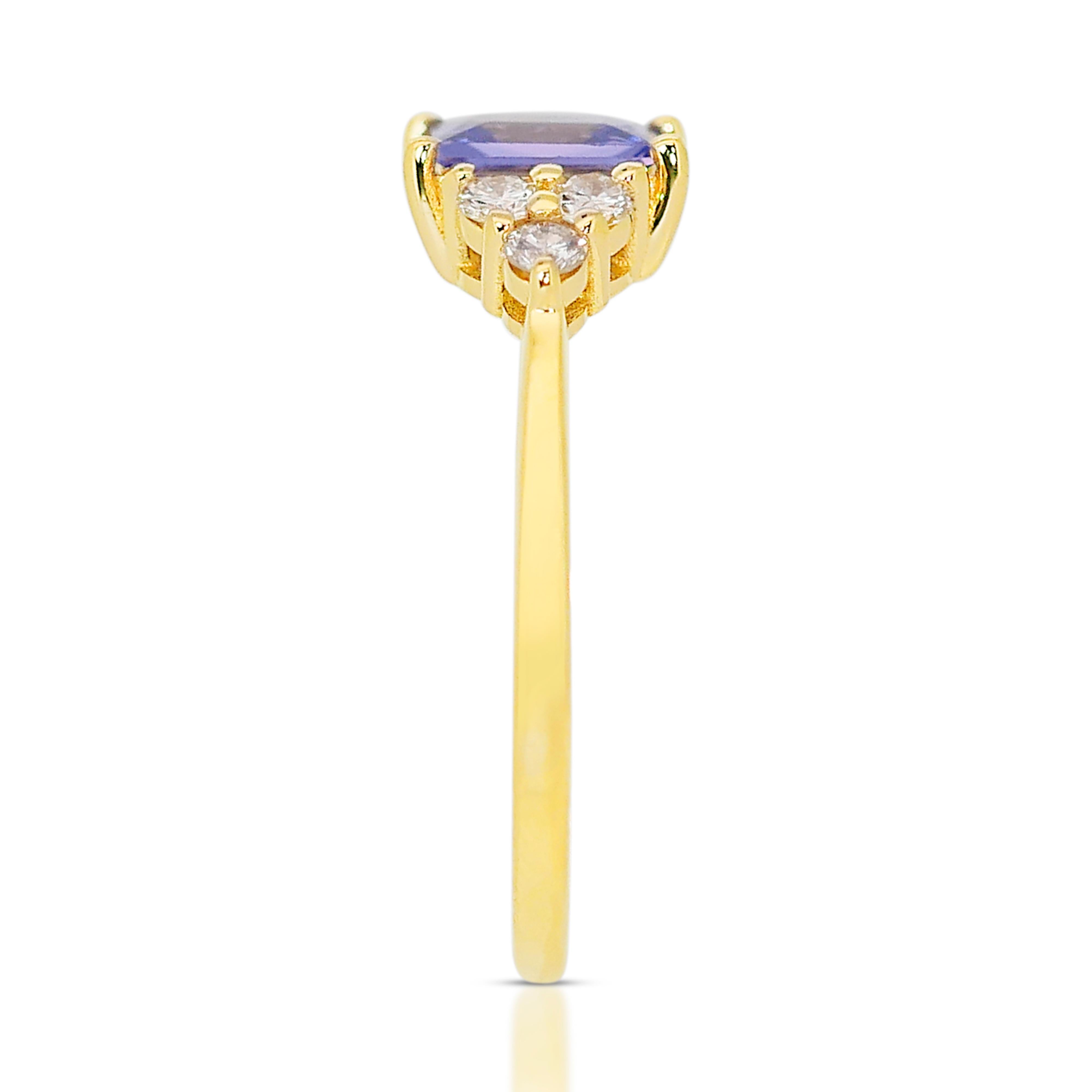Elegant 18k Yellow Gold Tanzanite and Diamond Pave Ring w/1.00 ct -IGI Certified For Sale 3