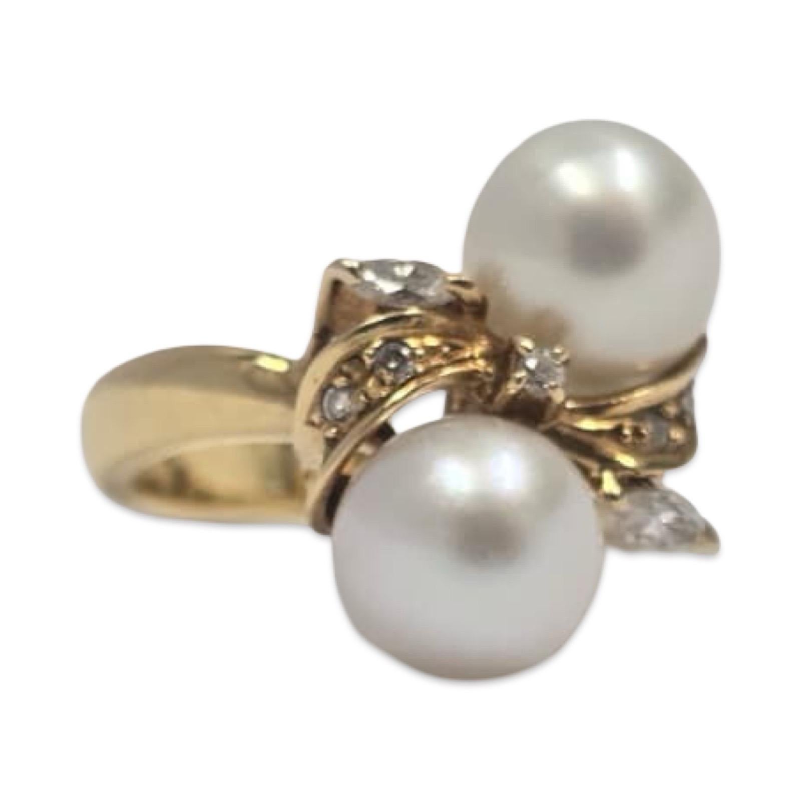 Elegant anneau de contournement en or jaune 18K à deux perles et diamants en vente 2